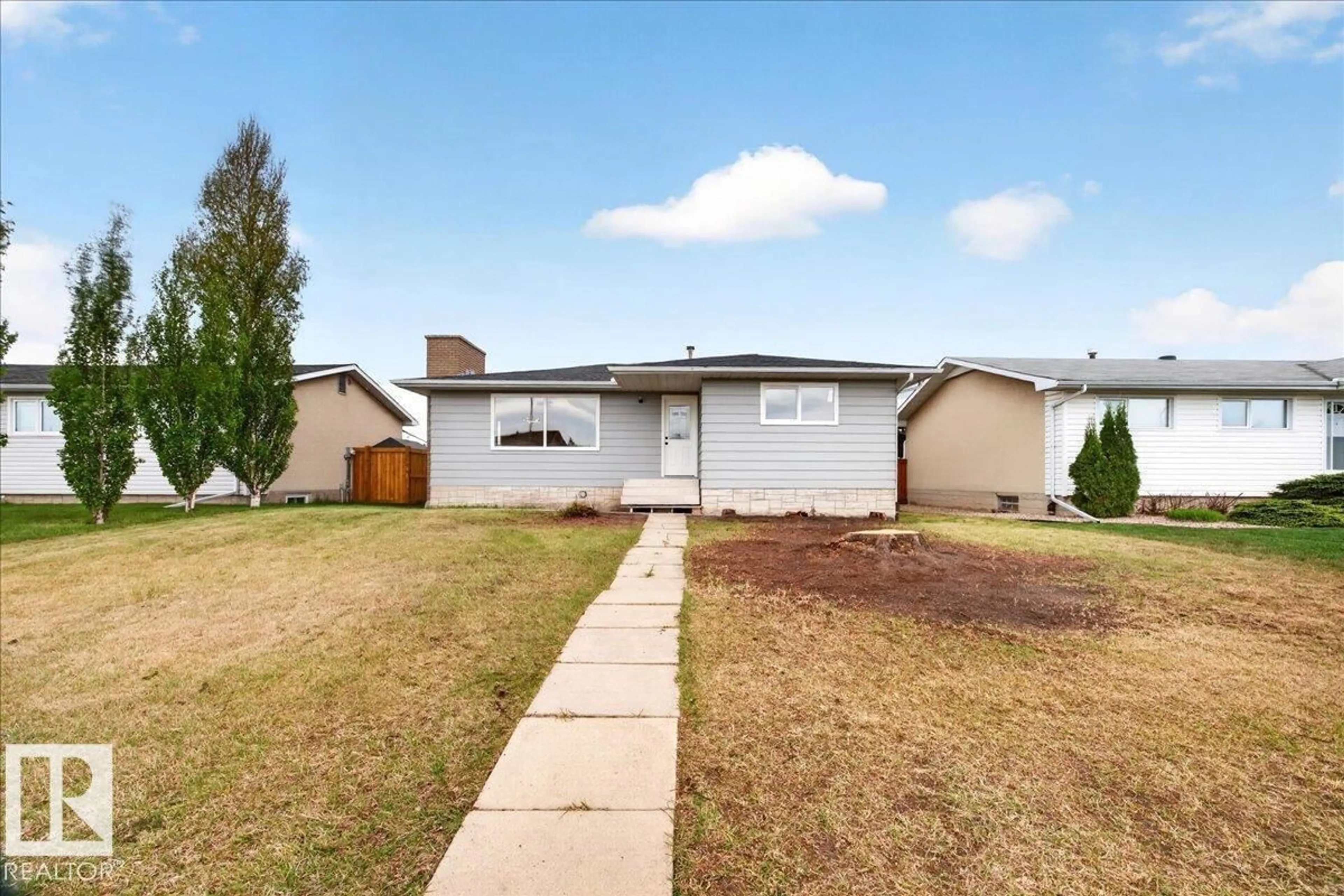 Home with vinyl exterior material, street for 7823 148 AV, Edmonton Alberta T5C2T8
