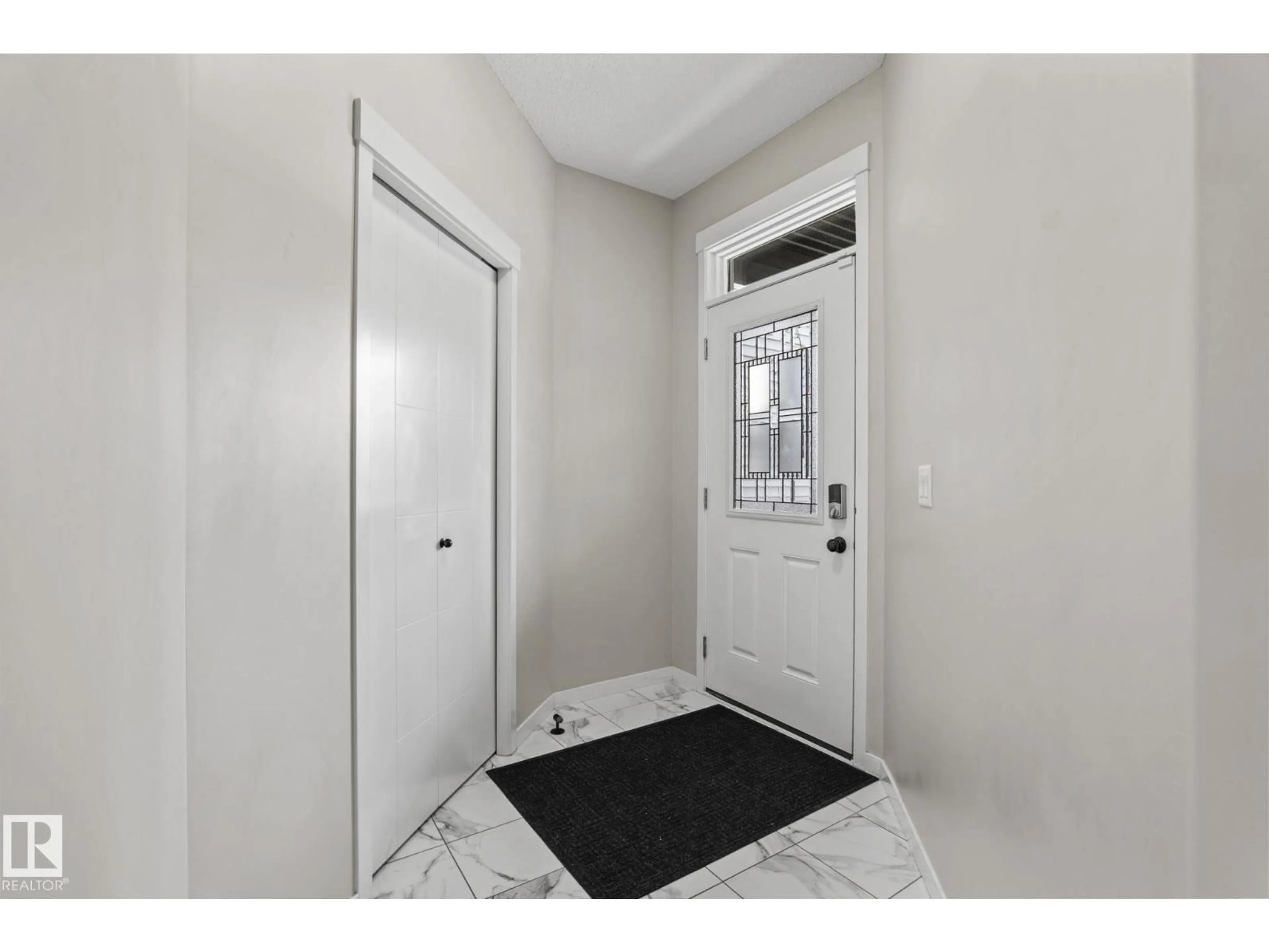 Indoor entryway for SW - 5210 23 AVE, Edmonton Alberta T6X2X4