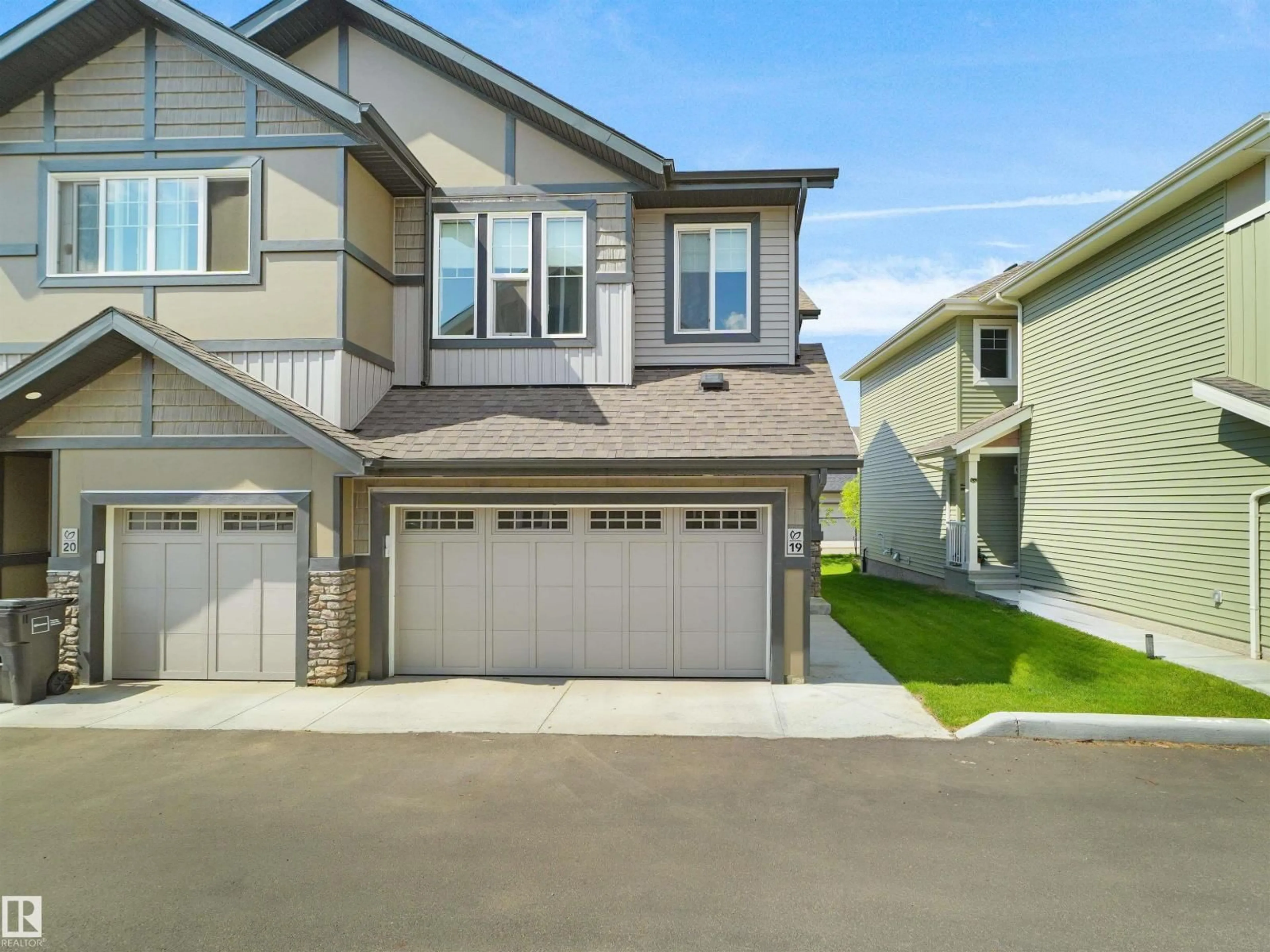 Home with vinyl exterior material, street for 19 DANIELS WY, Edmonton Alberta T6W5N1