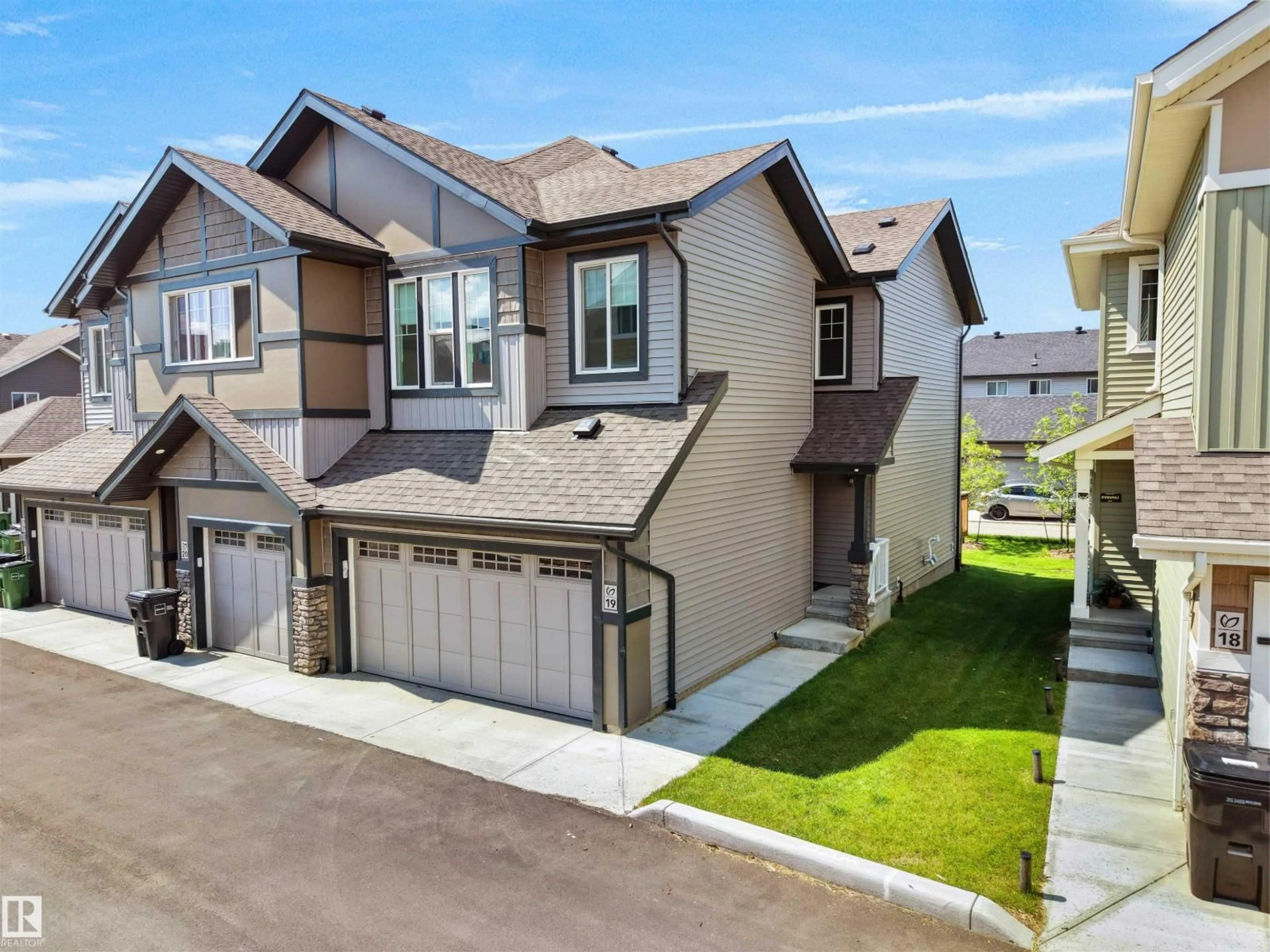 A pic from outside/outdoor area/front of a property/back of a property/a pic from drone, street for 19 DANIELS WY, Edmonton Alberta T6W5N1