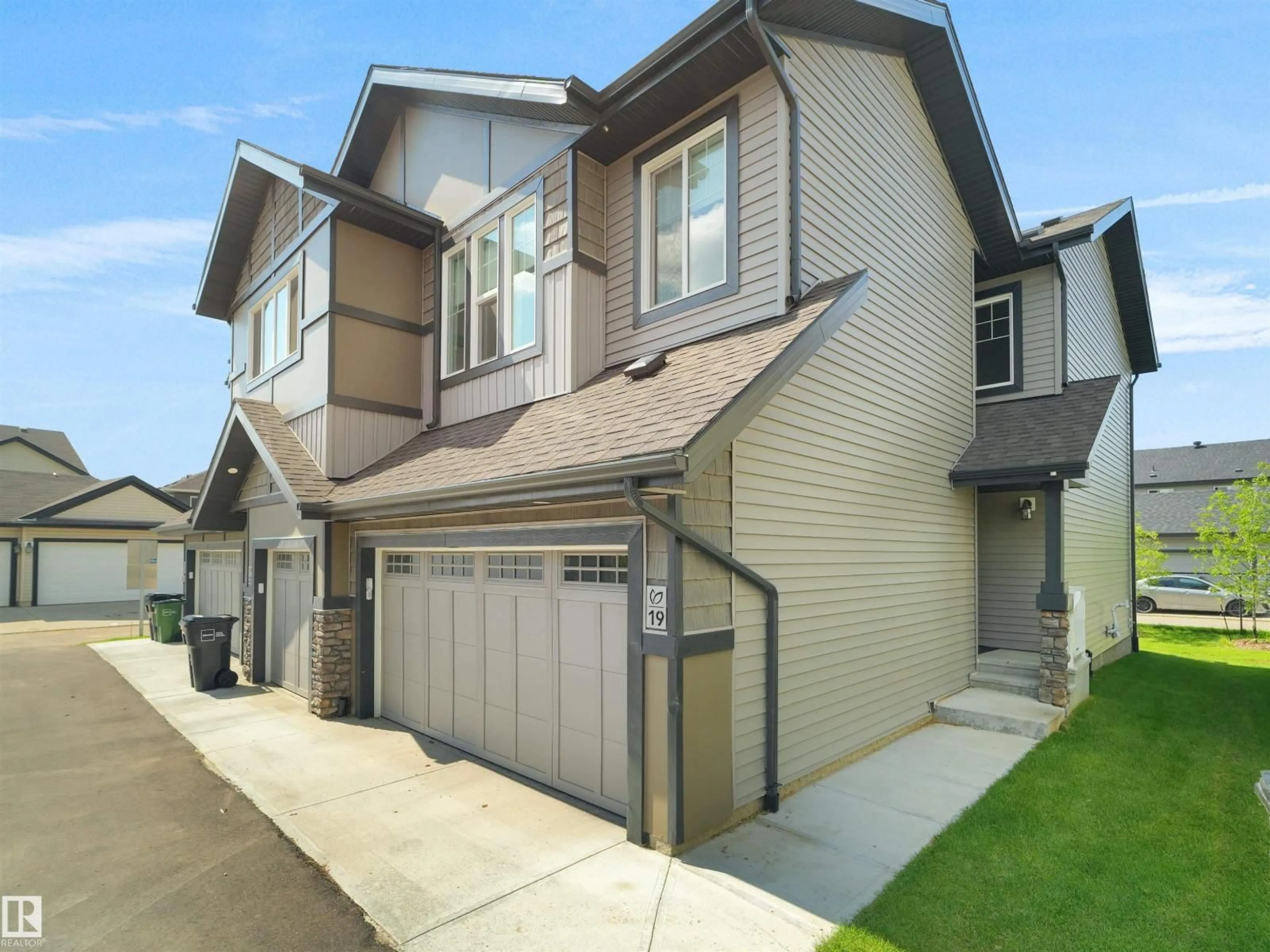 Home with vinyl exterior material, street for 19 DANIELS WY, Edmonton Alberta T6W5N1