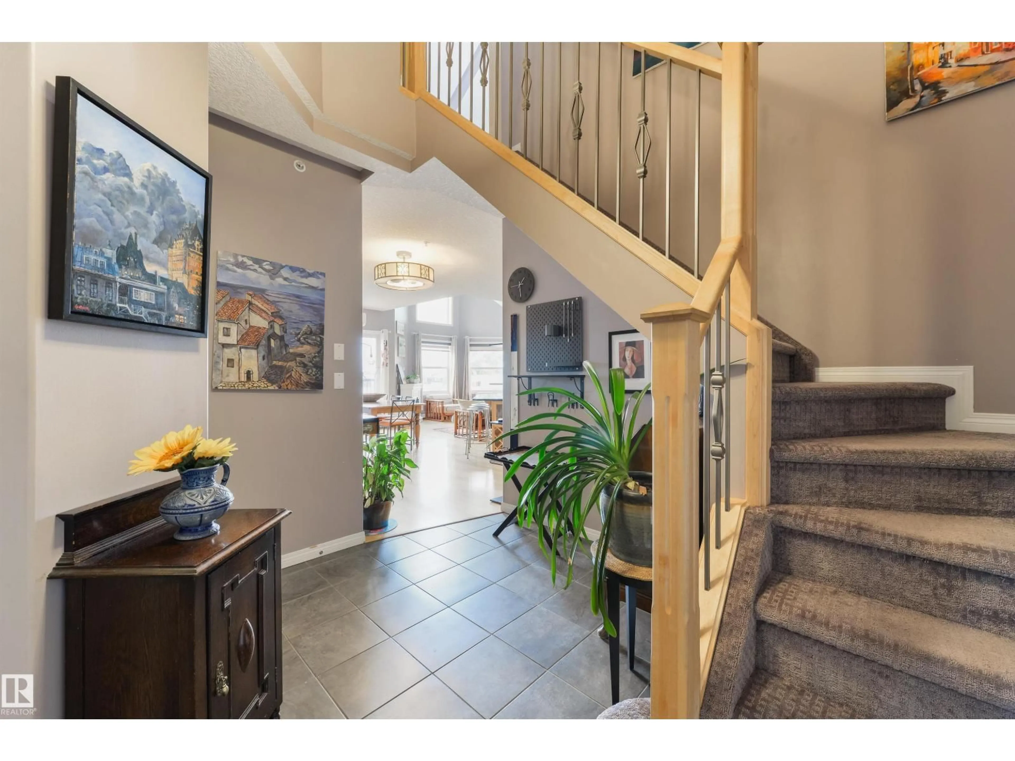 Indoor foyer for 307 - 9927 79 AV, Edmonton Alberta T6E1R3