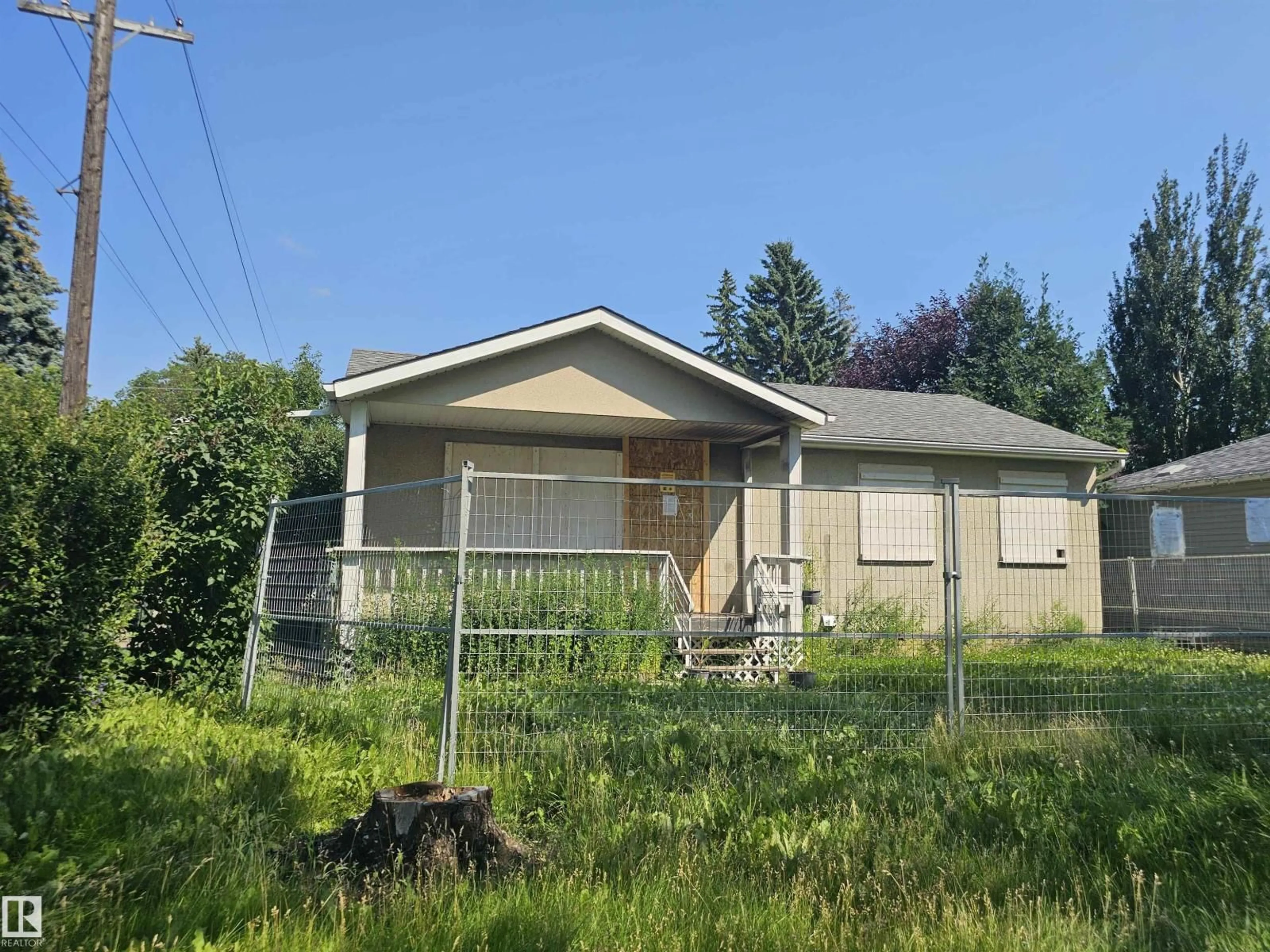 Shed for 9115 76 ST, Edmonton Alberta T6C2K4