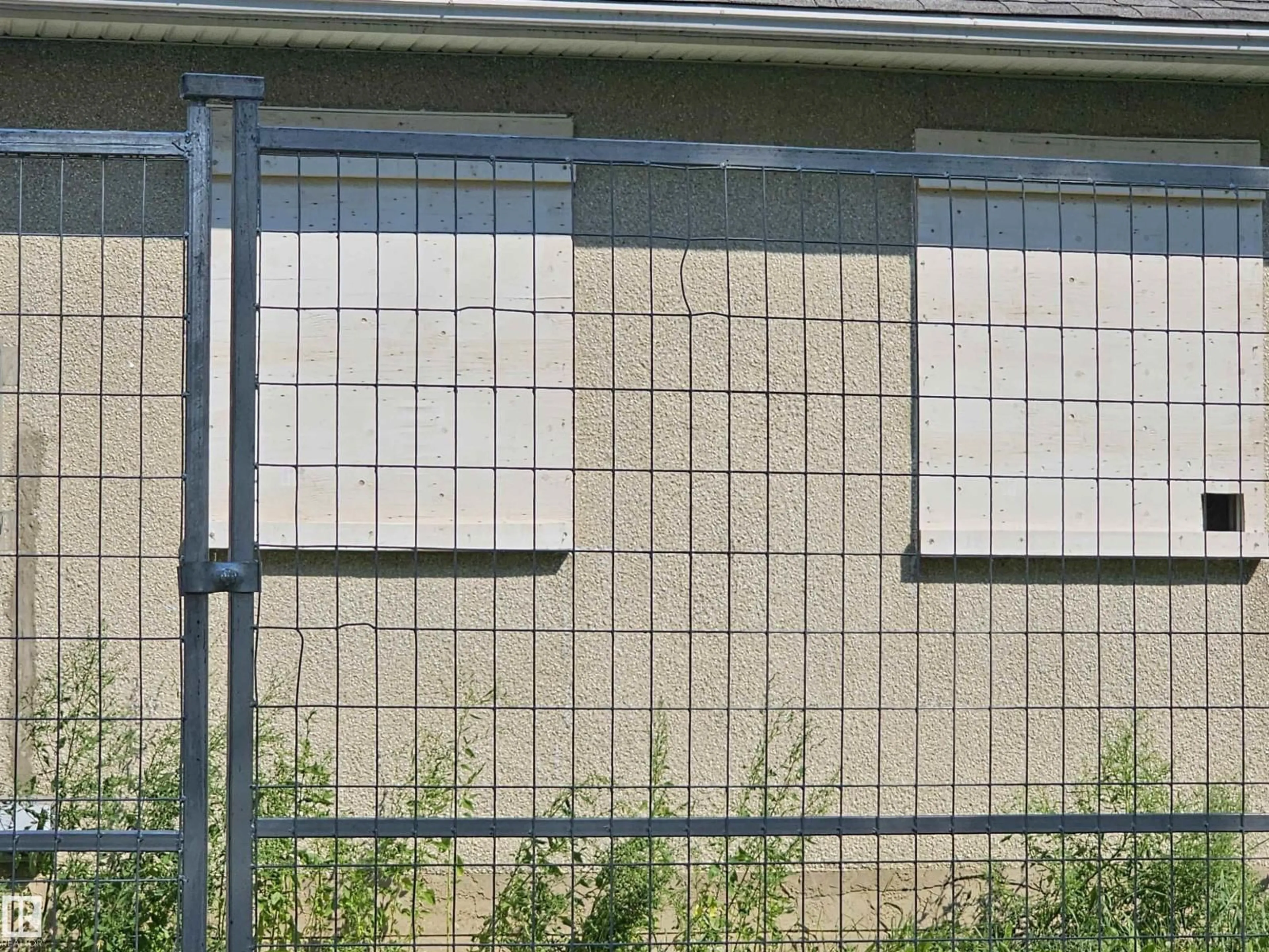 Home with vinyl exterior material, building for 9115 76 ST, Edmonton Alberta T6C2K4