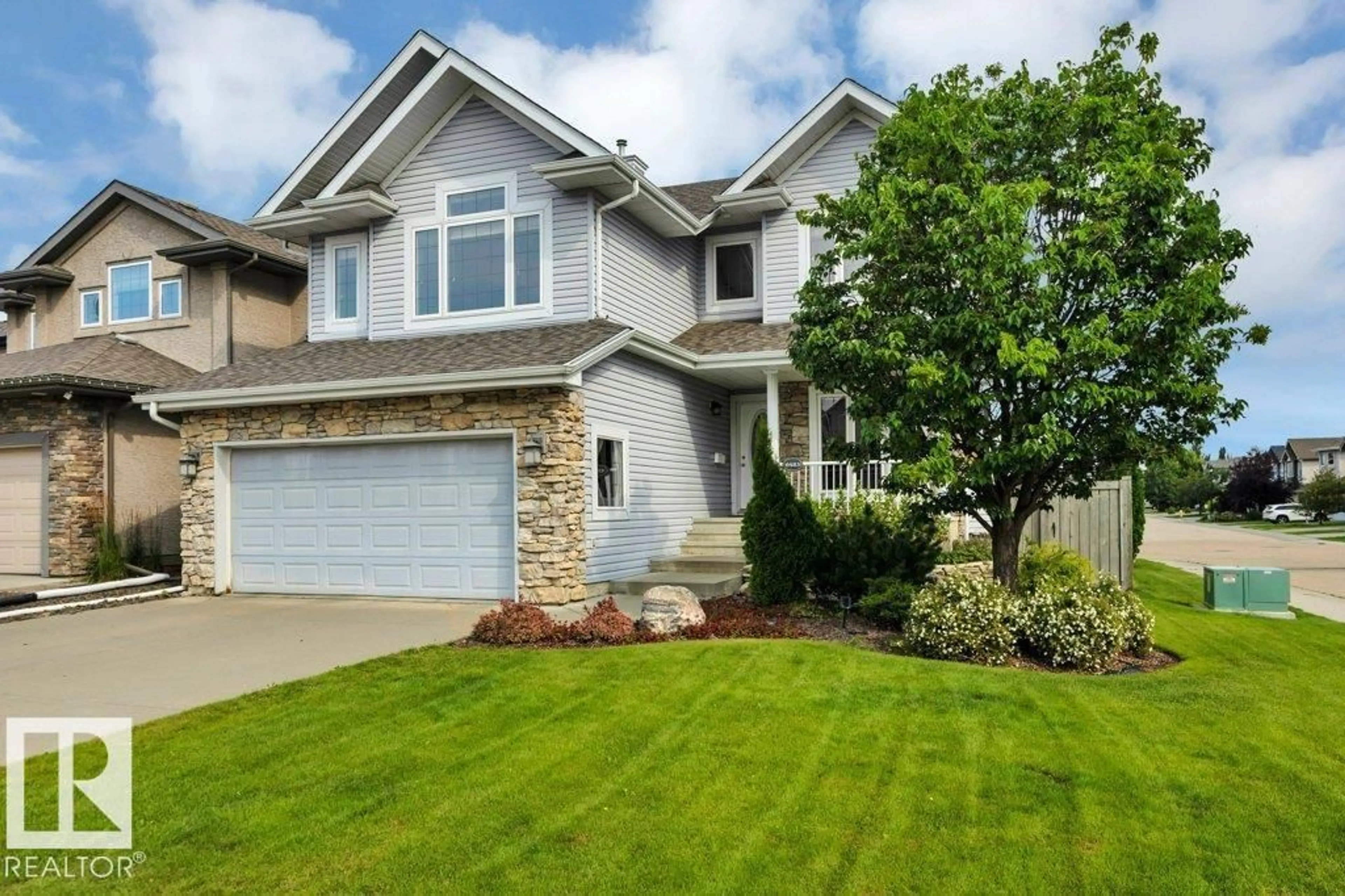 Home with vinyl exterior material, street for 6483 SANDIN CR, Edmonton Alberta T6R0G1