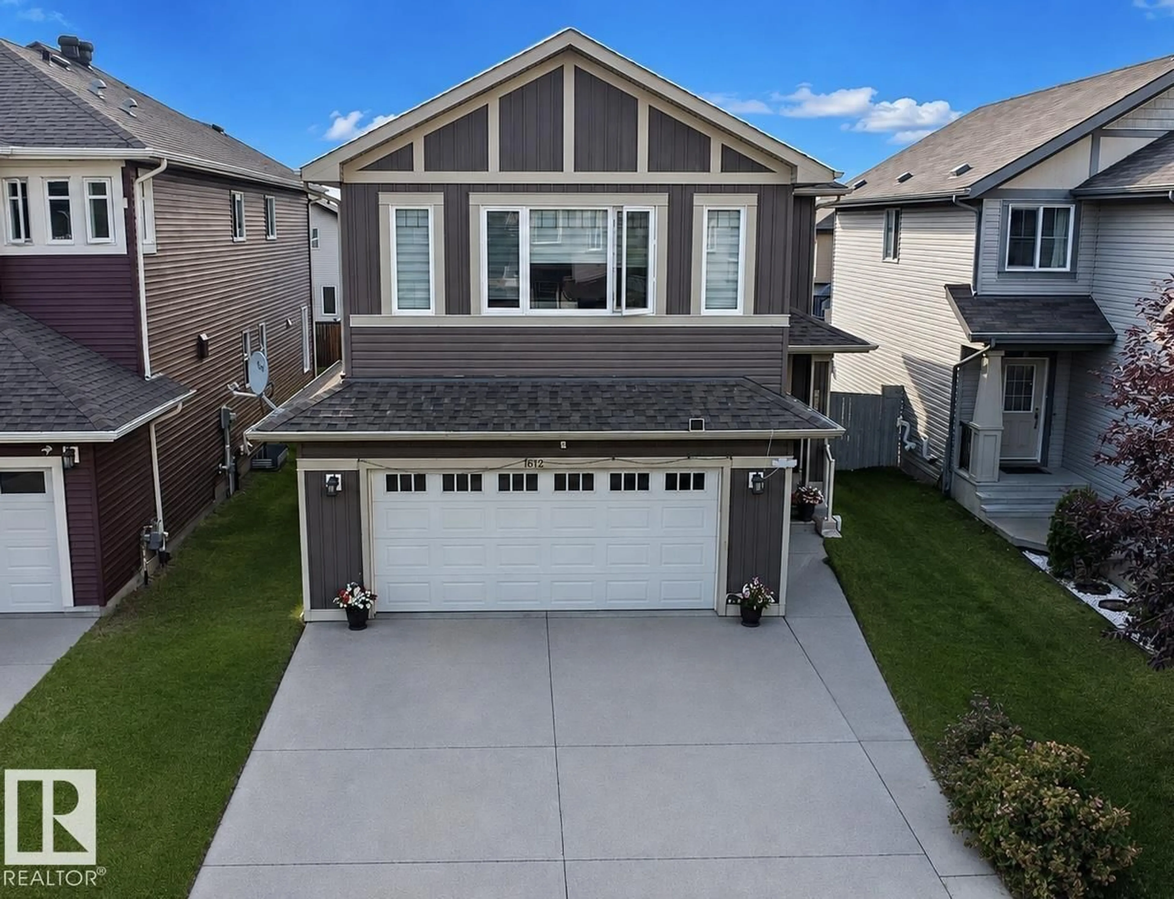A pic from outside/outdoor area/front of a property/back of a property/a pic from drone, street for NW - 1862 32A ST, Edmonton Alberta T6T0L6