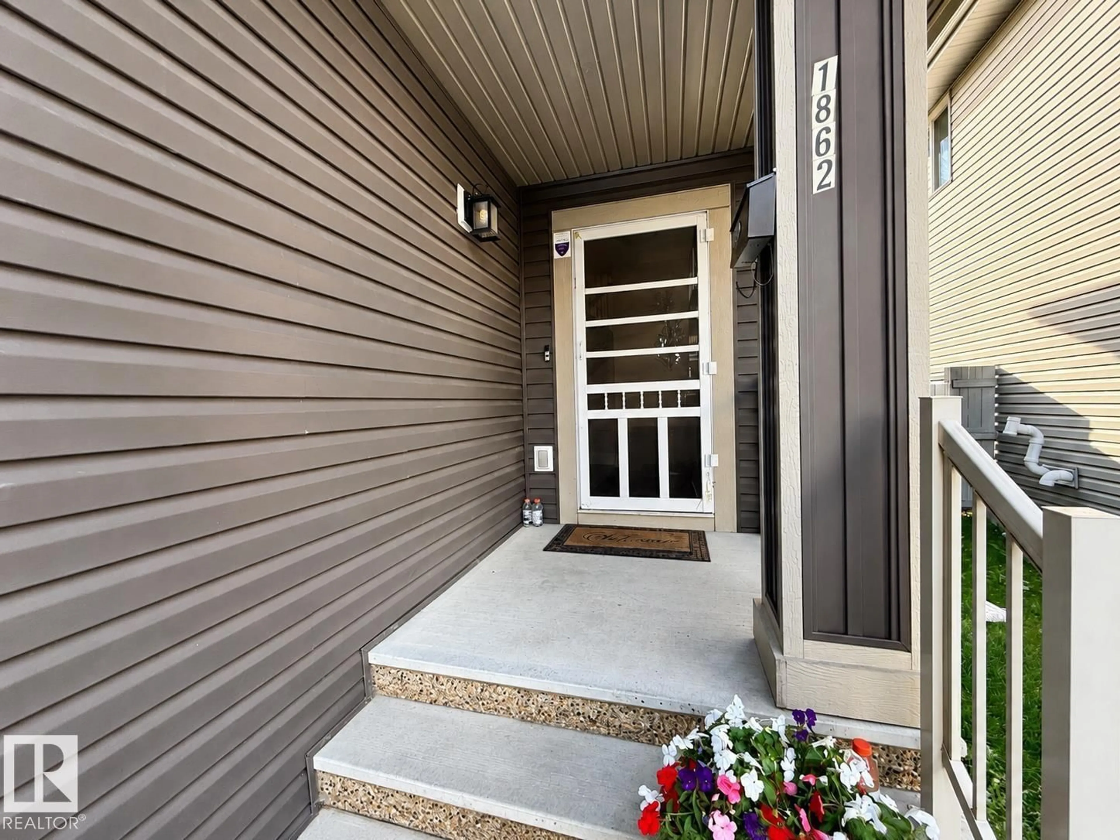 Indoor entryway for NW - 1862 32A ST, Edmonton Alberta T6T0L6