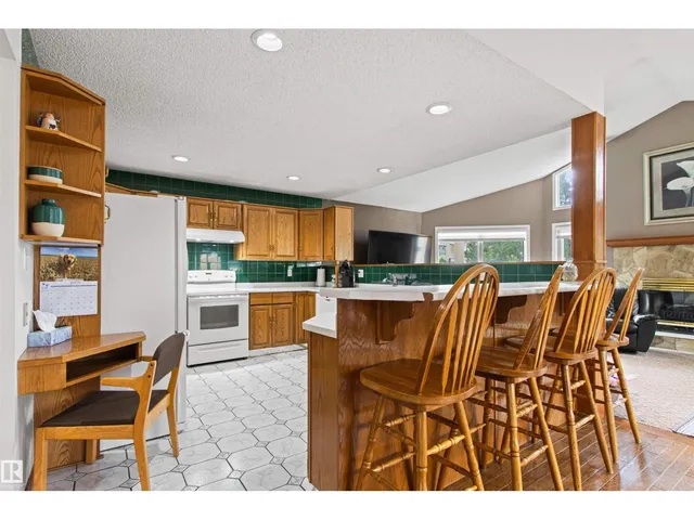 11139 157 AV, Edmonton 5