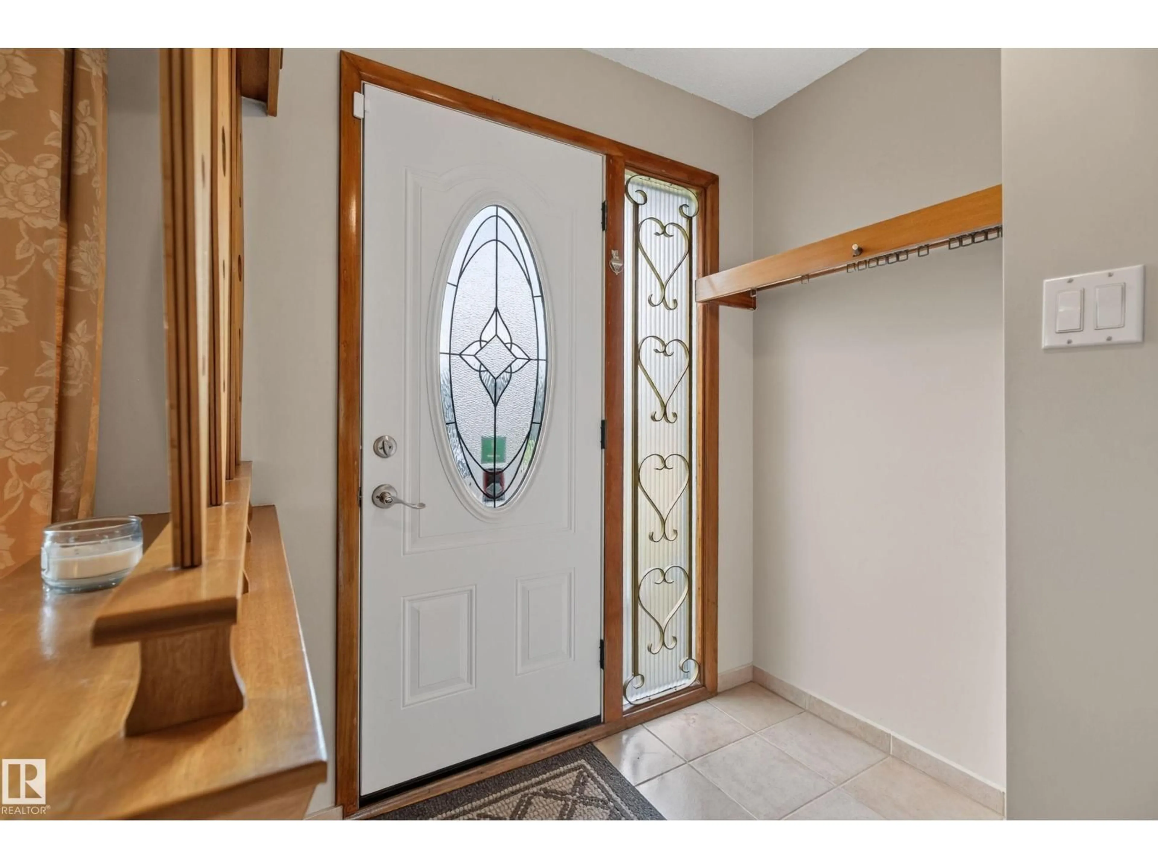 Indoor entryway for 8411 136 AV, Edmonton Alberta T5E1T9