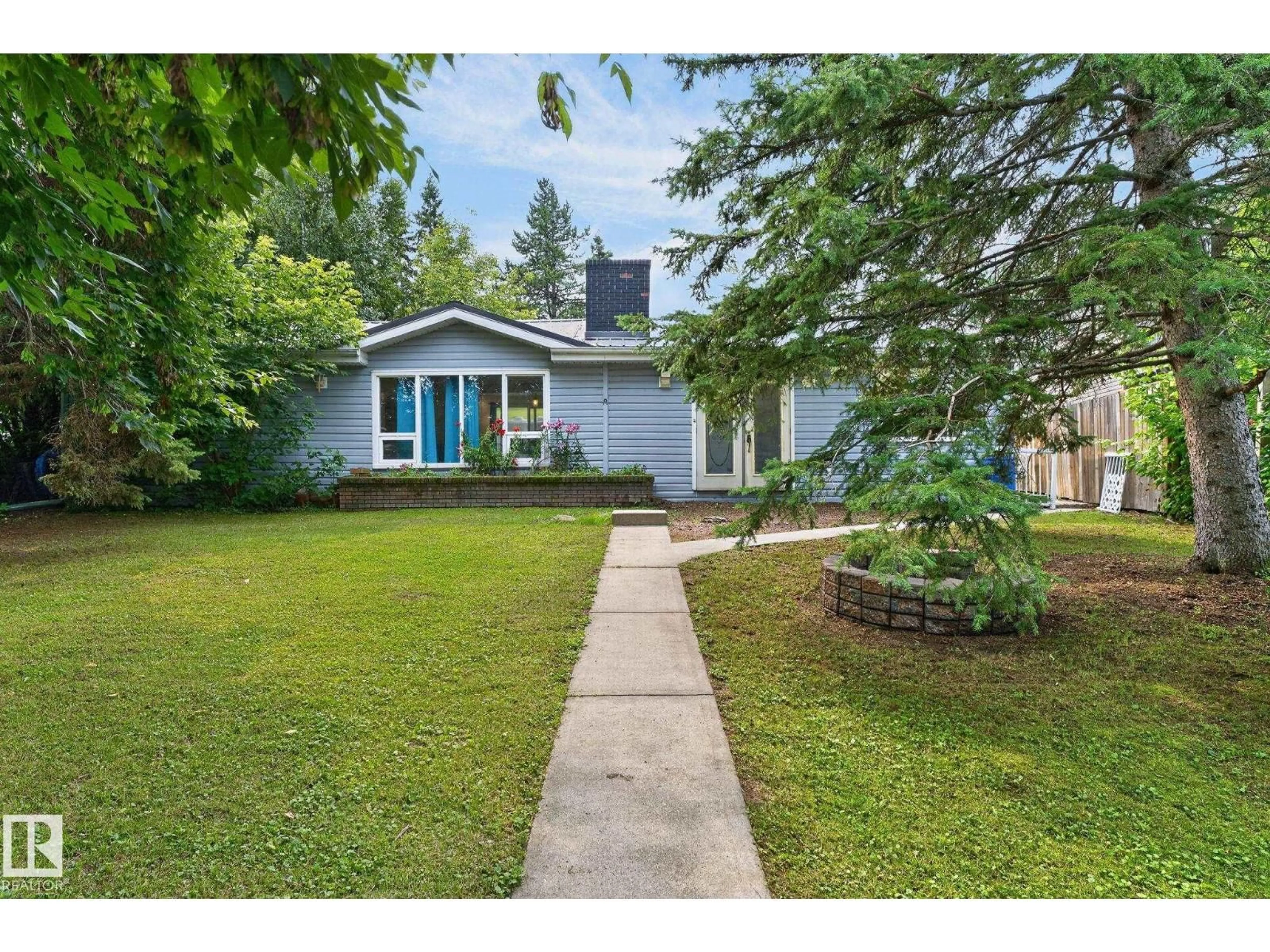 A pic from outside/outdoor area/front of a property/back of a property/a pic from drone, street for 351 SMITH CR, Rural Parkland County Alberta T7Z2T9