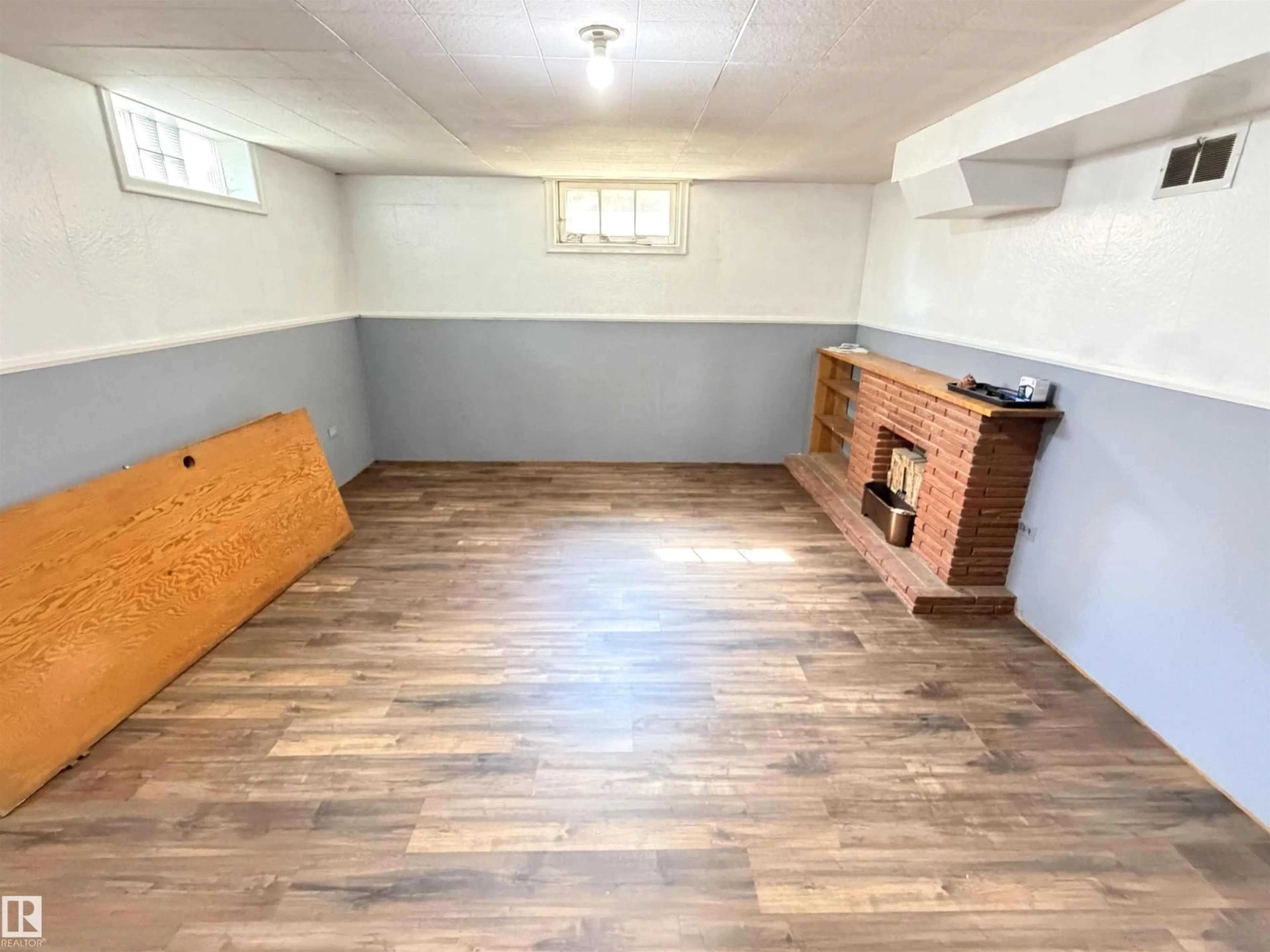 A pic of a room for 10416 100 AV, Westlock Alberta T7P1T6