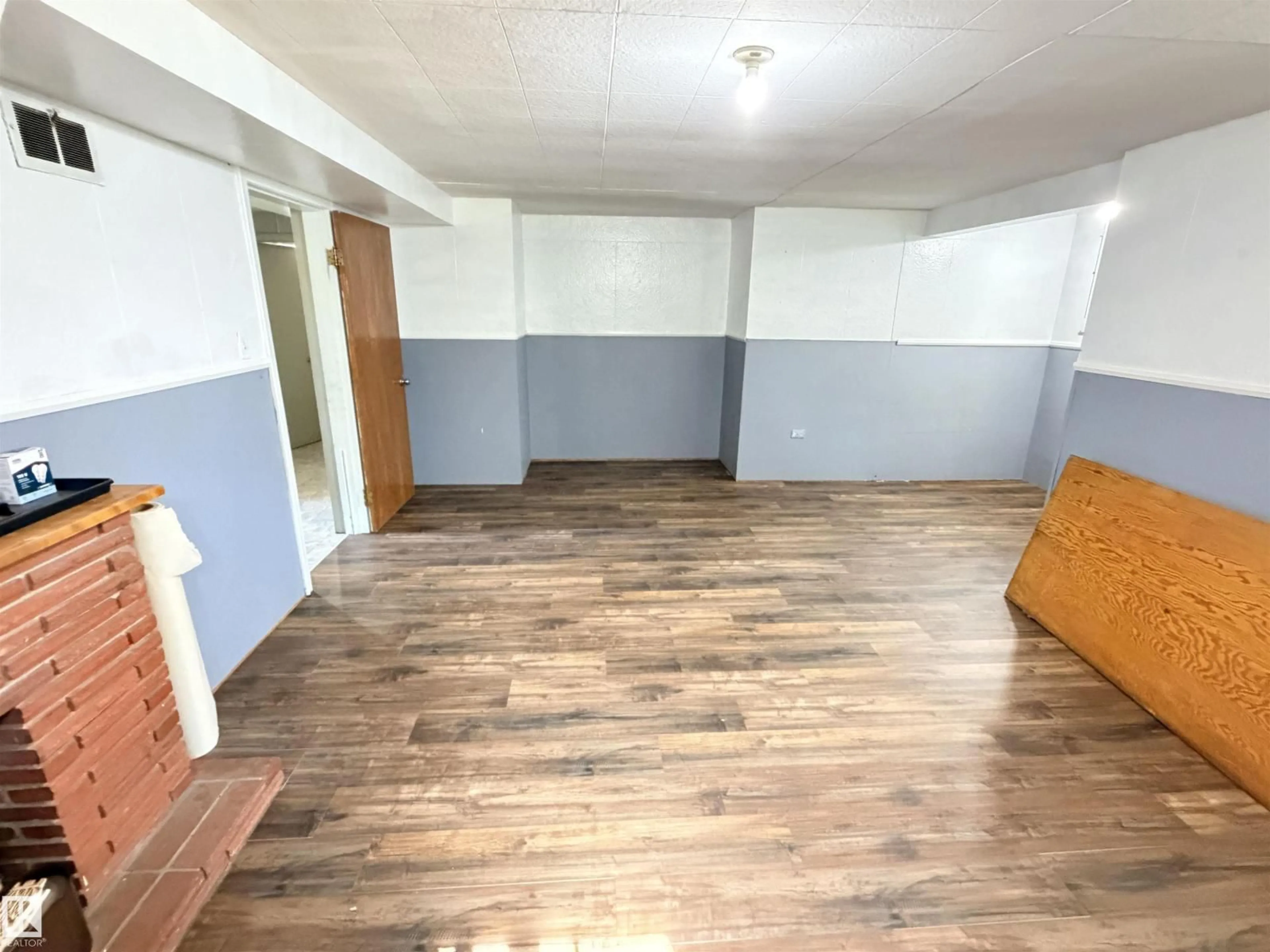 A pic of a room for 10416 100 AV, Westlock Alberta T7P1T6