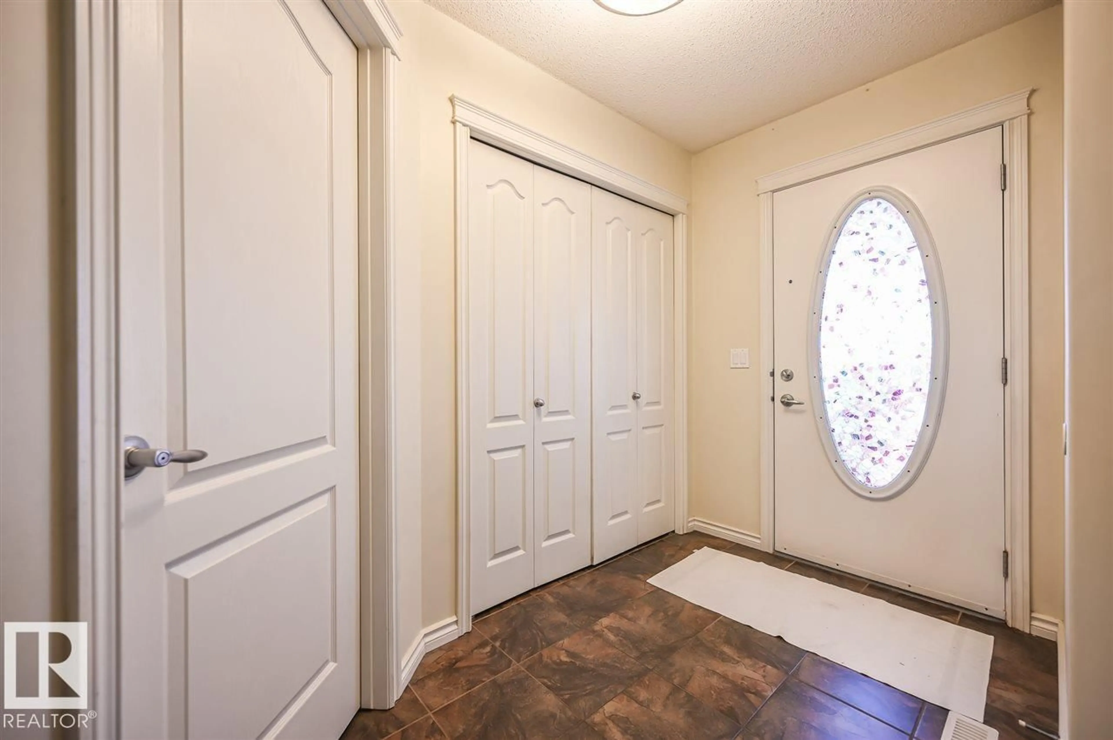 Indoor entryway for SW - 11425 14 AV, Edmonton Alberta T6W0N4