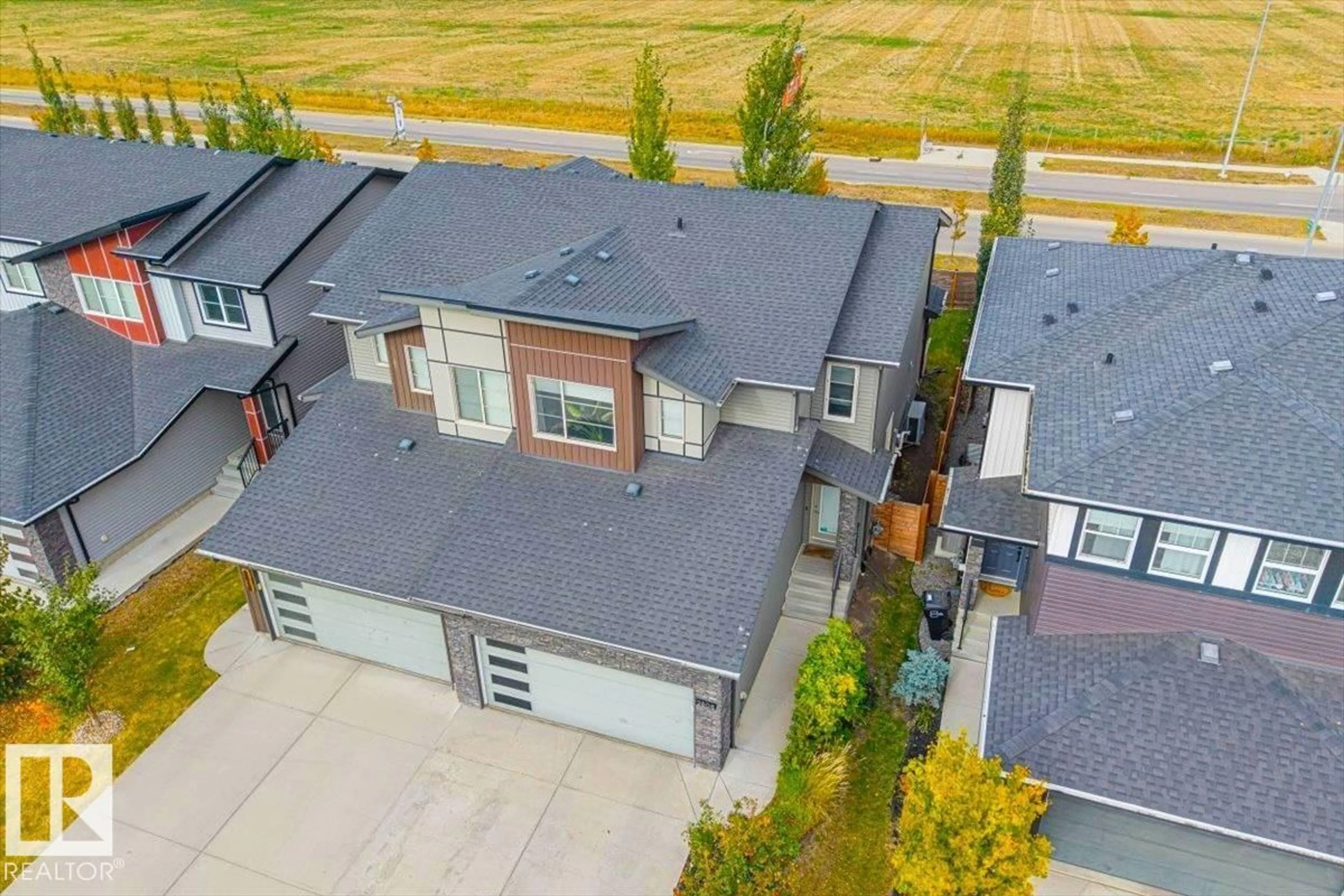 A pic from outside/outdoor area/front of a property/back of a property/a pic from drone, street for 2808 KOSHAL CR, Edmonton Alberta T6W3J7