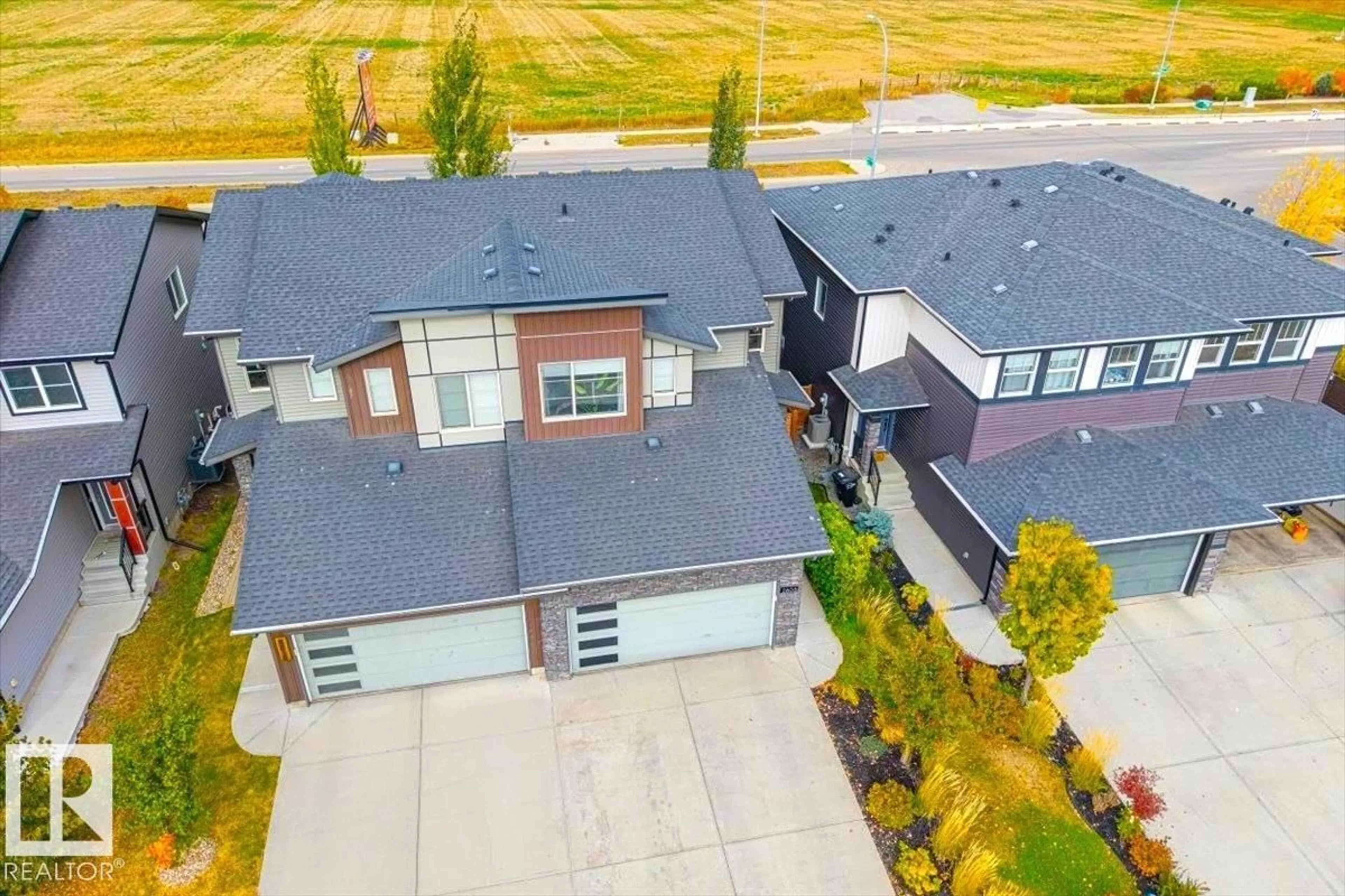 A pic from outside/outdoor area/front of a property/back of a property/a pic from drone, street for 2808 KOSHAL CR, Edmonton Alberta T6W3J7