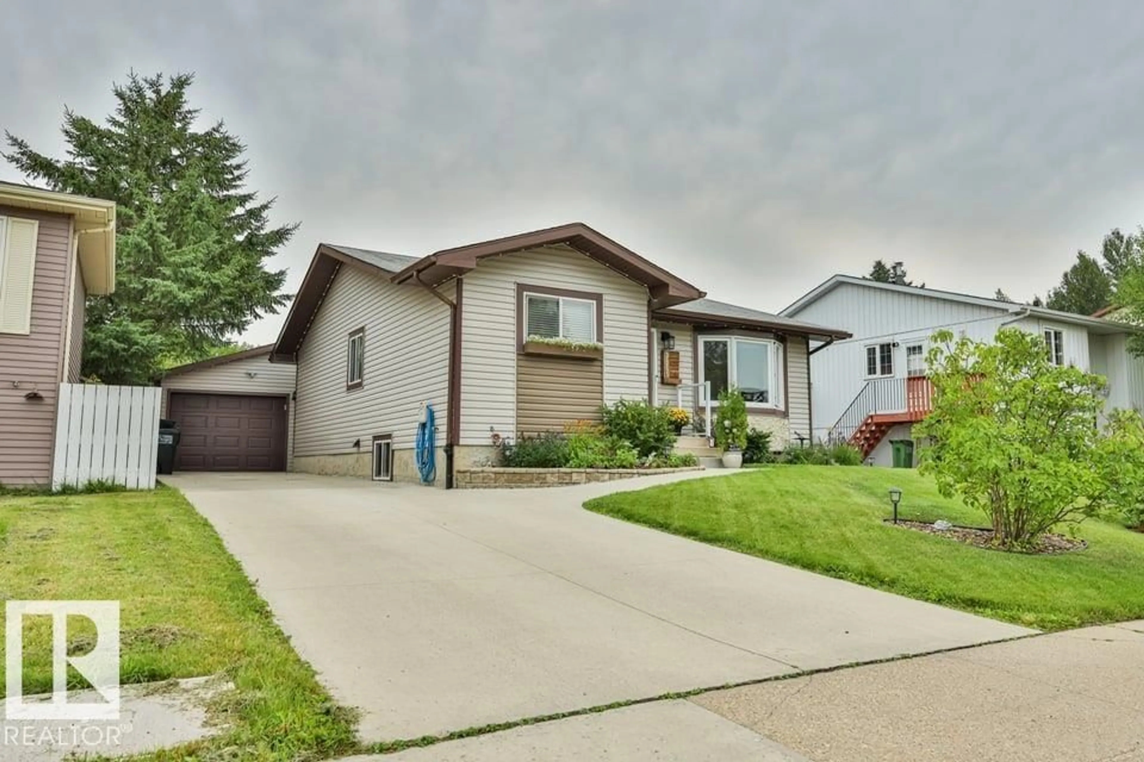 Home with vinyl exterior material, street for 3727 45 ST, Edmonton Alberta T6L3S6