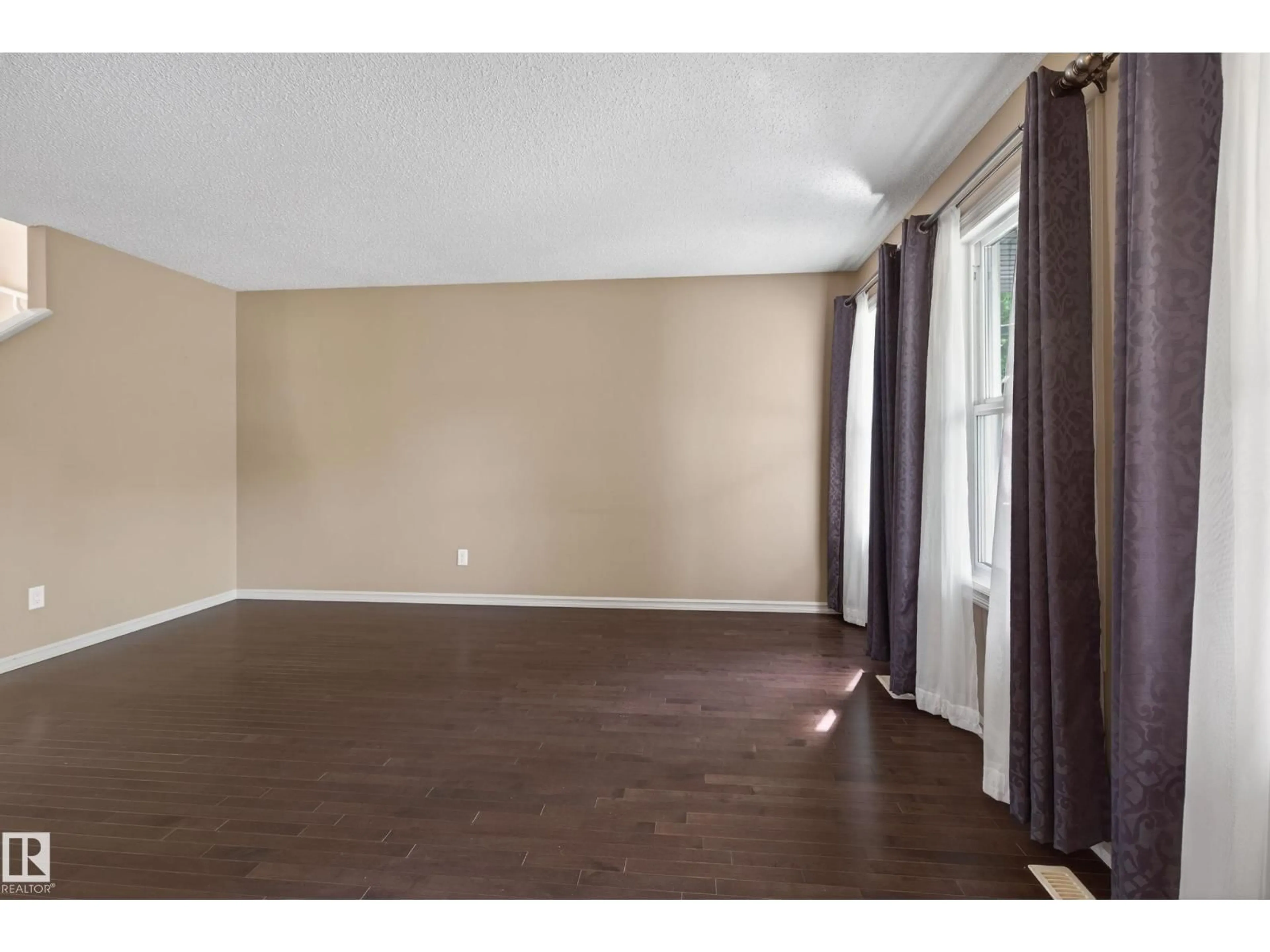 A pic of a room for 5636 18 AV, Edmonton Alberta T6X1P8