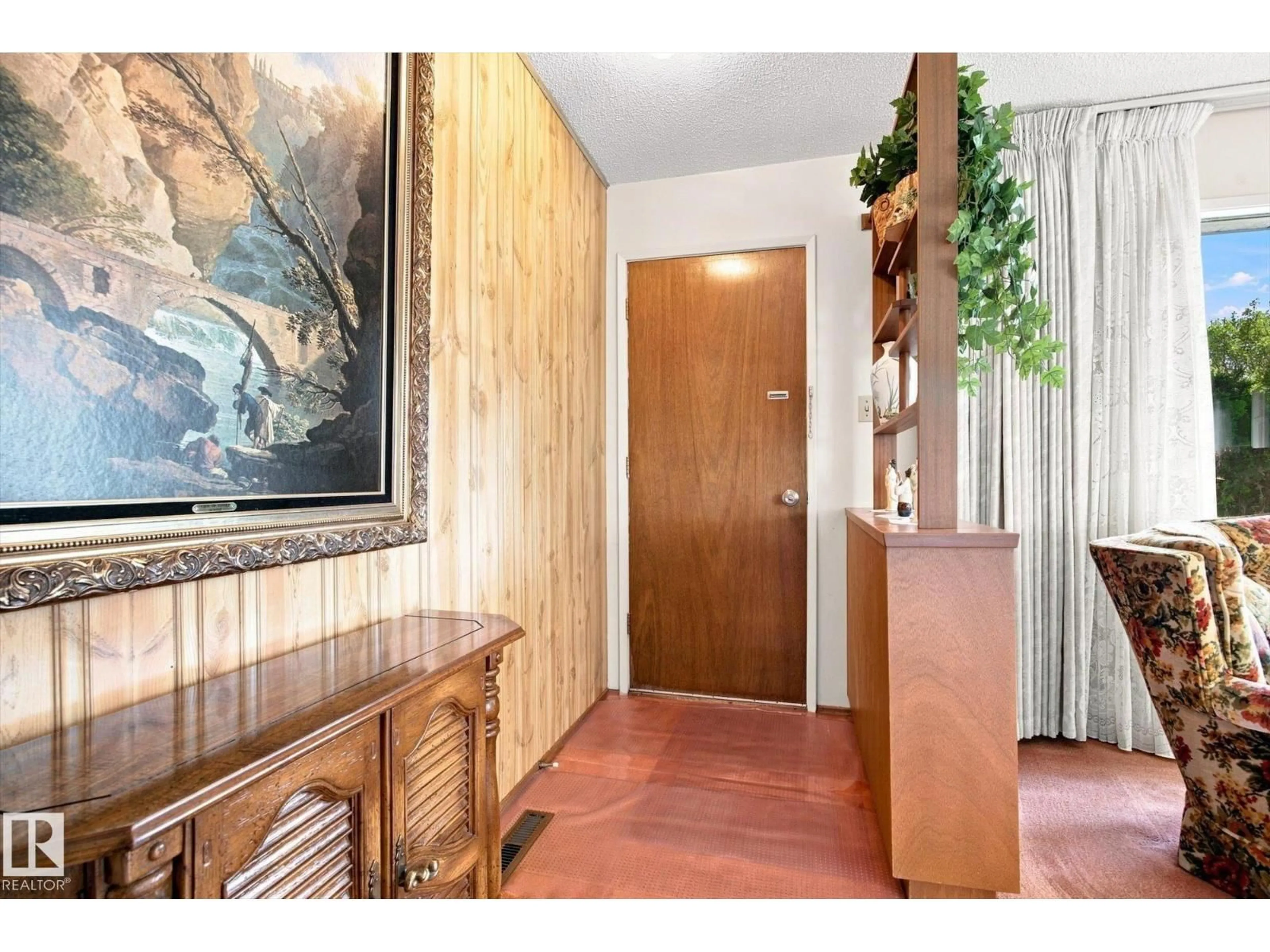Indoor entryway for 16111 88A AV, Edmonton Alberta T5R4N5