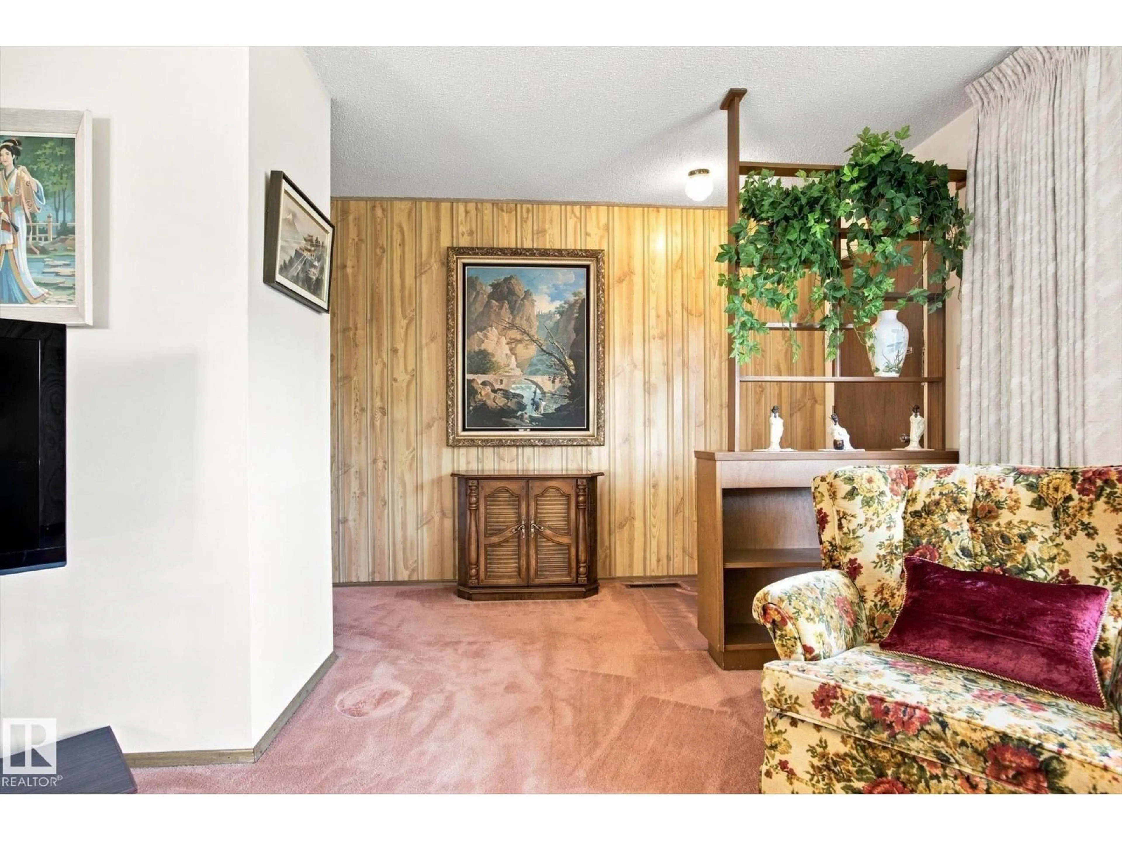 Indoor foyer for 16111 88A AV, Edmonton Alberta T5R4N5