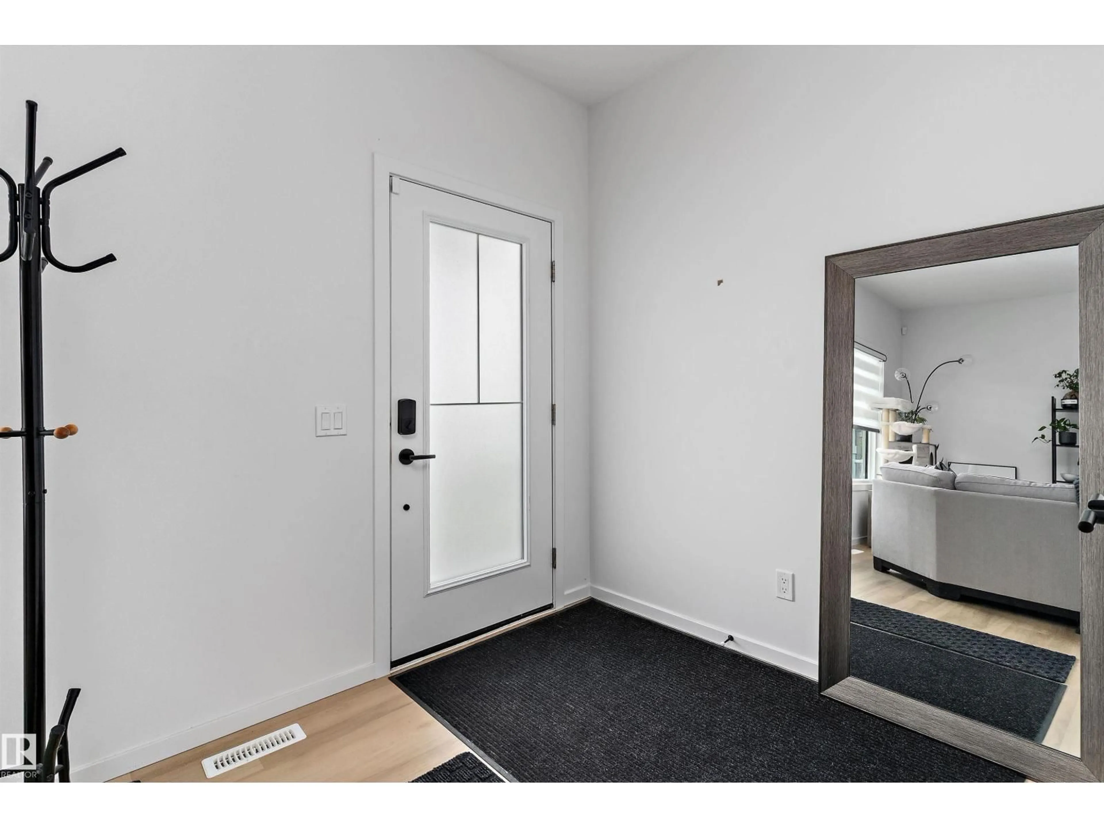 Indoor entryway for 17818 70A ST NW, Edmonton Alberta T5Z0V3