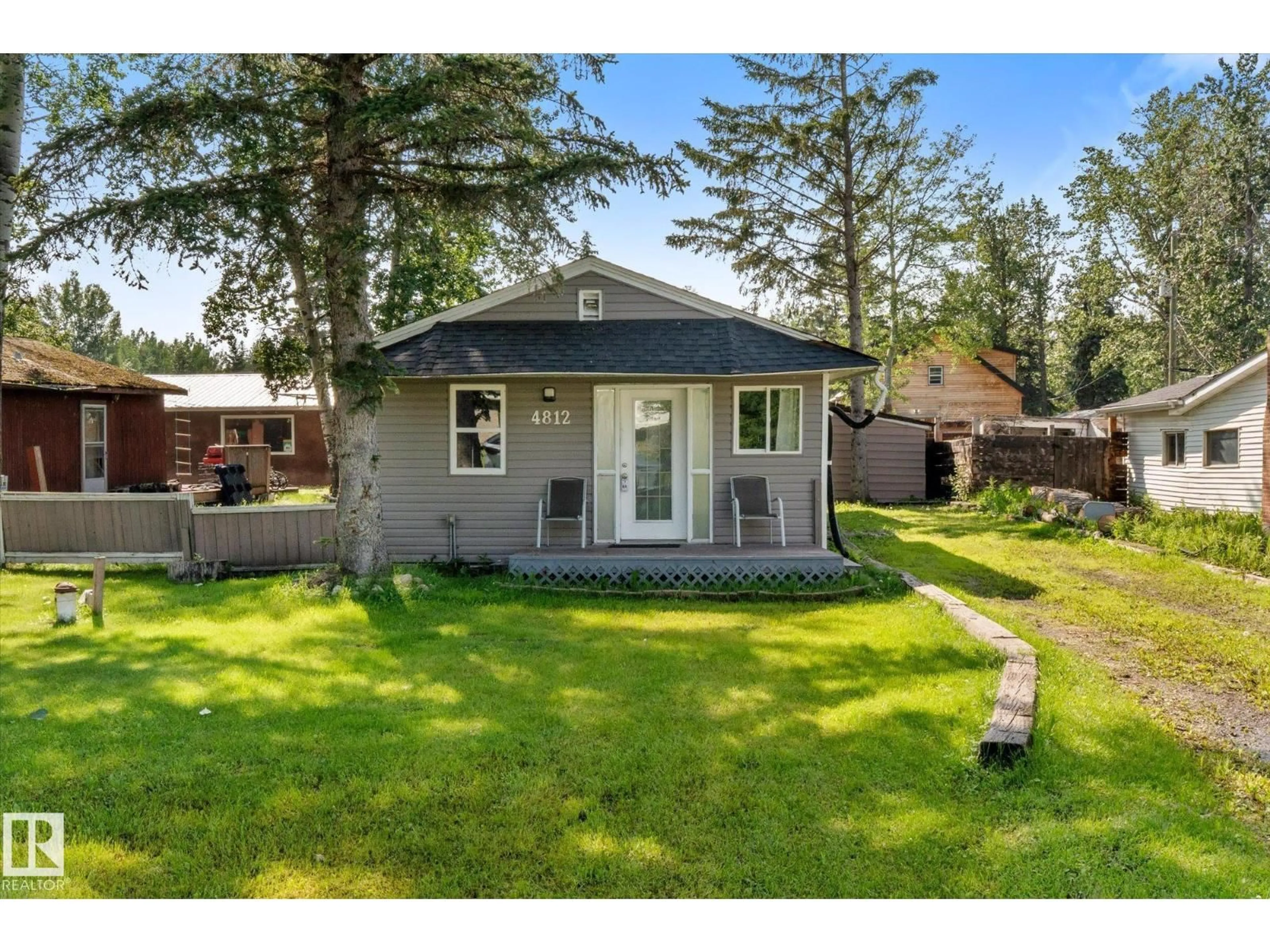 Home with vinyl exterior material, unknown for 4812 59 ST, Rural Lac Ste. Anne County Alberta T0E0A0
