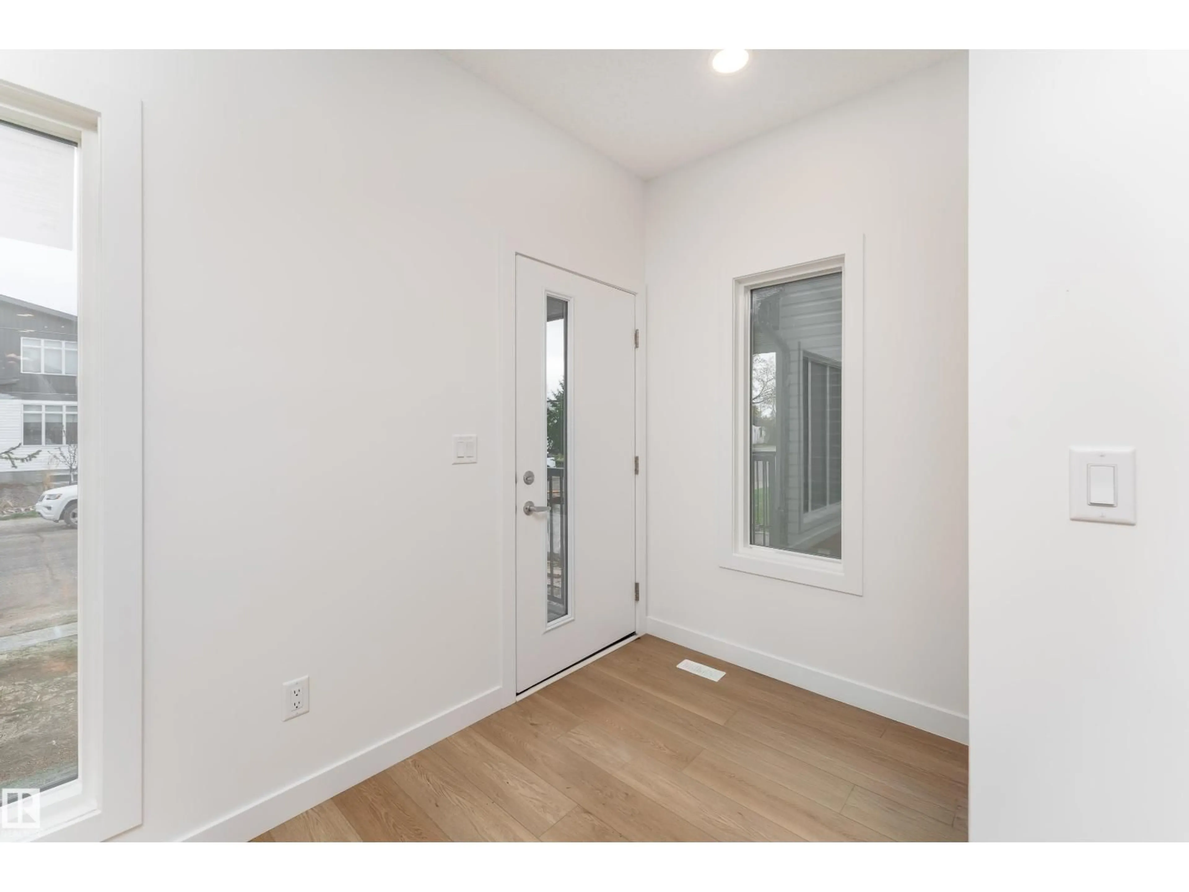 Indoor entryway for NW - 10916 & 10918 154 STREET, Edmonton Alberta T5P2J9