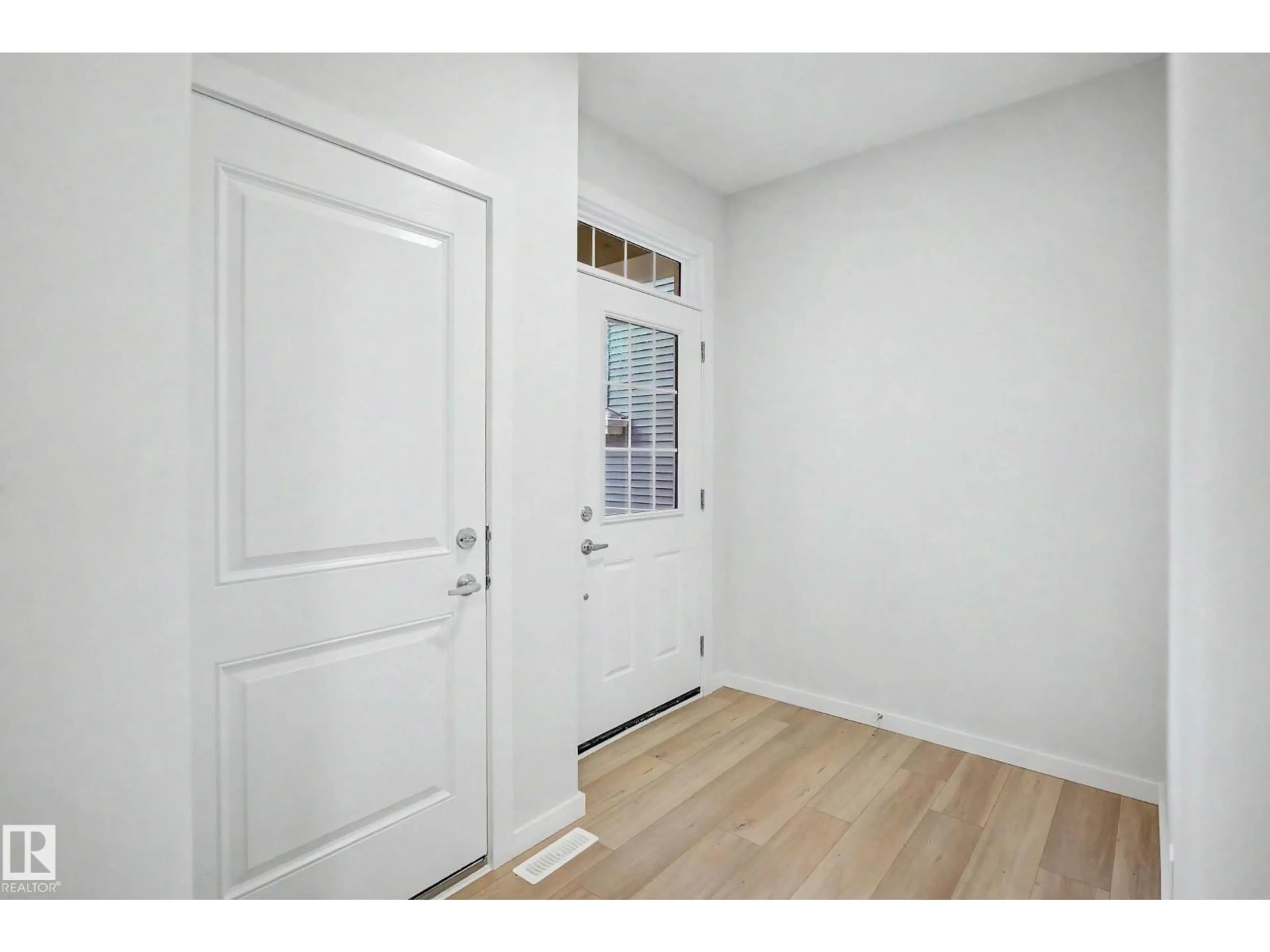 Indoor entryway for 5435 HAWTHORN RUN SW, Edmonton Alberta T6X3K5