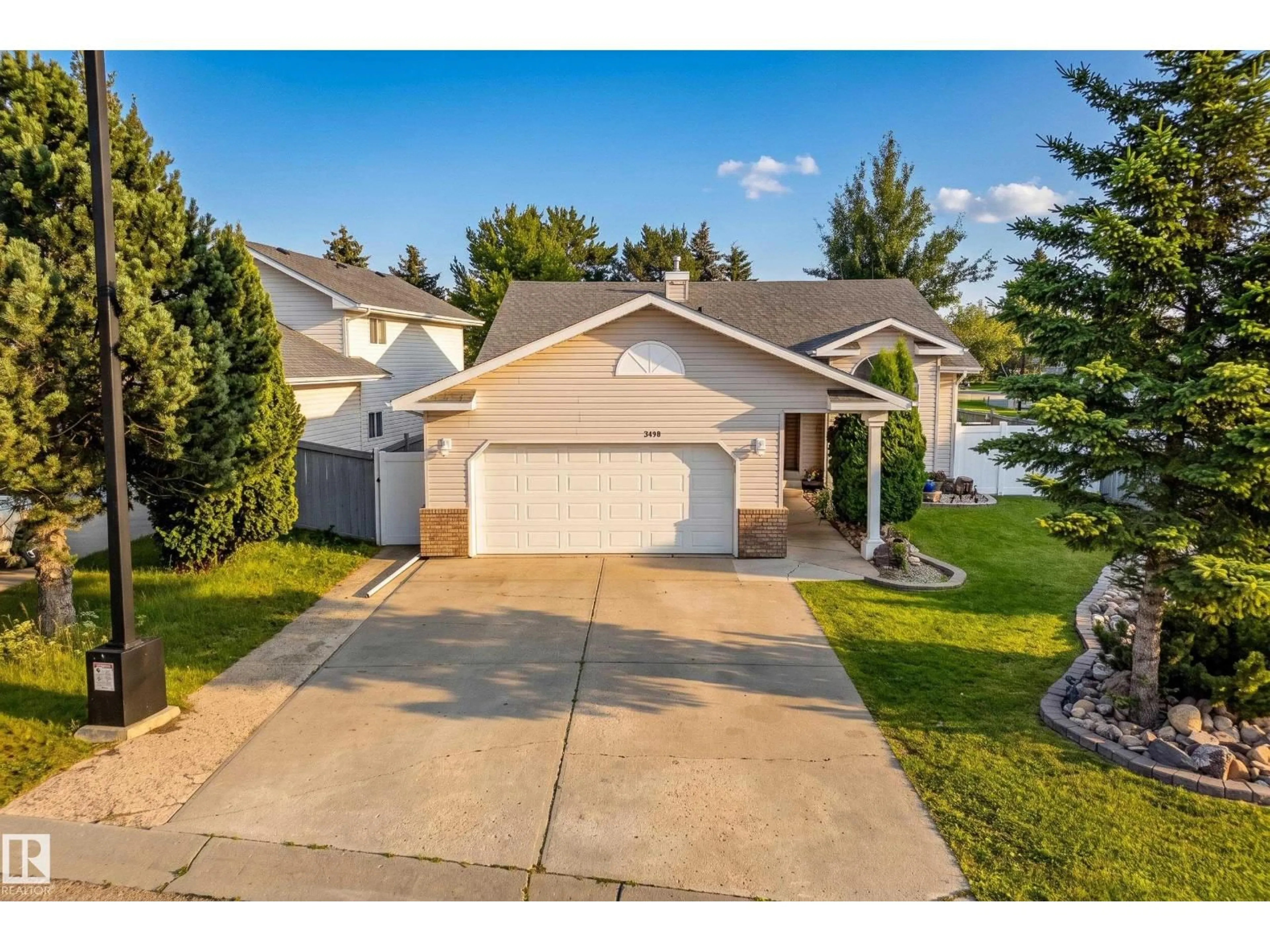 Home with vinyl exterior material, street for NW - 3619 31 ST, Edmonton Alberta T6T1J8