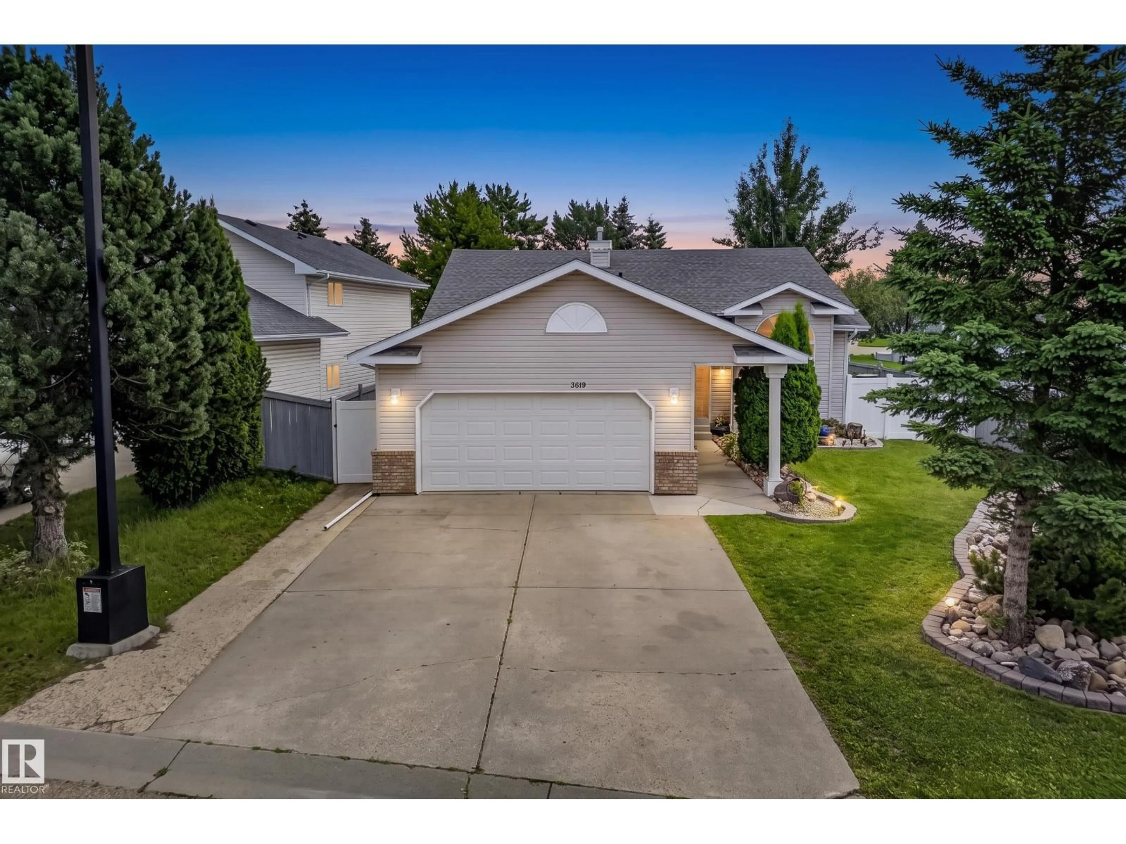 A pic from outside/outdoor area/front of a property/back of a property/a pic from drone, street for NW - 3619 31 ST, Edmonton Alberta T6T1J8