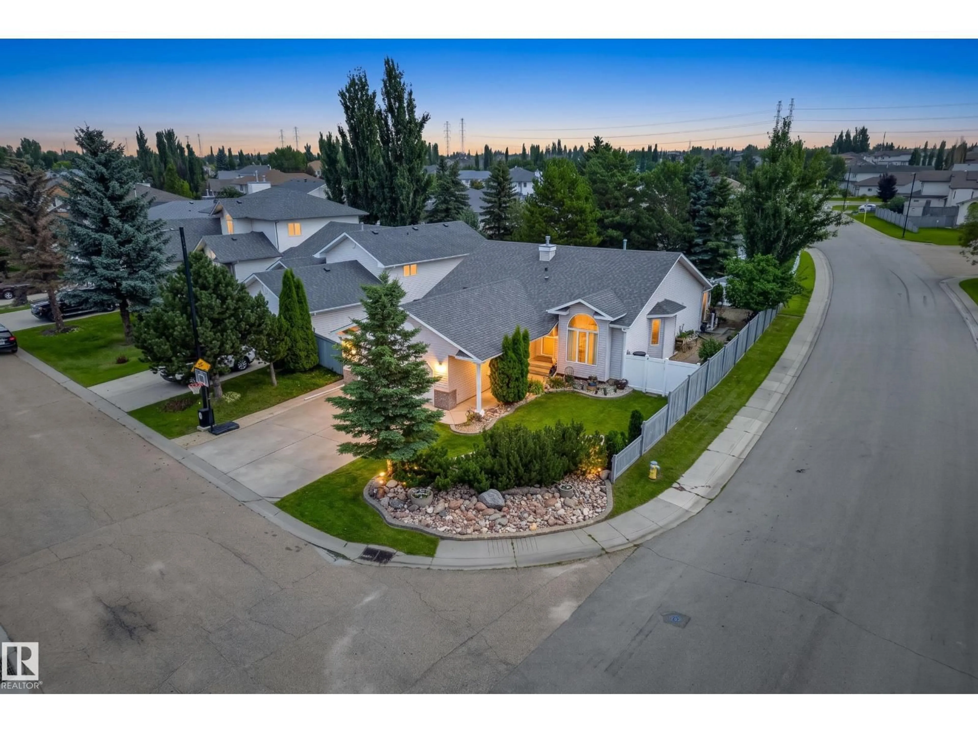 A pic from outside/outdoor area/front of a property/back of a property/a pic from drone, street for NW - 3619 31 ST, Edmonton Alberta T6T1J8