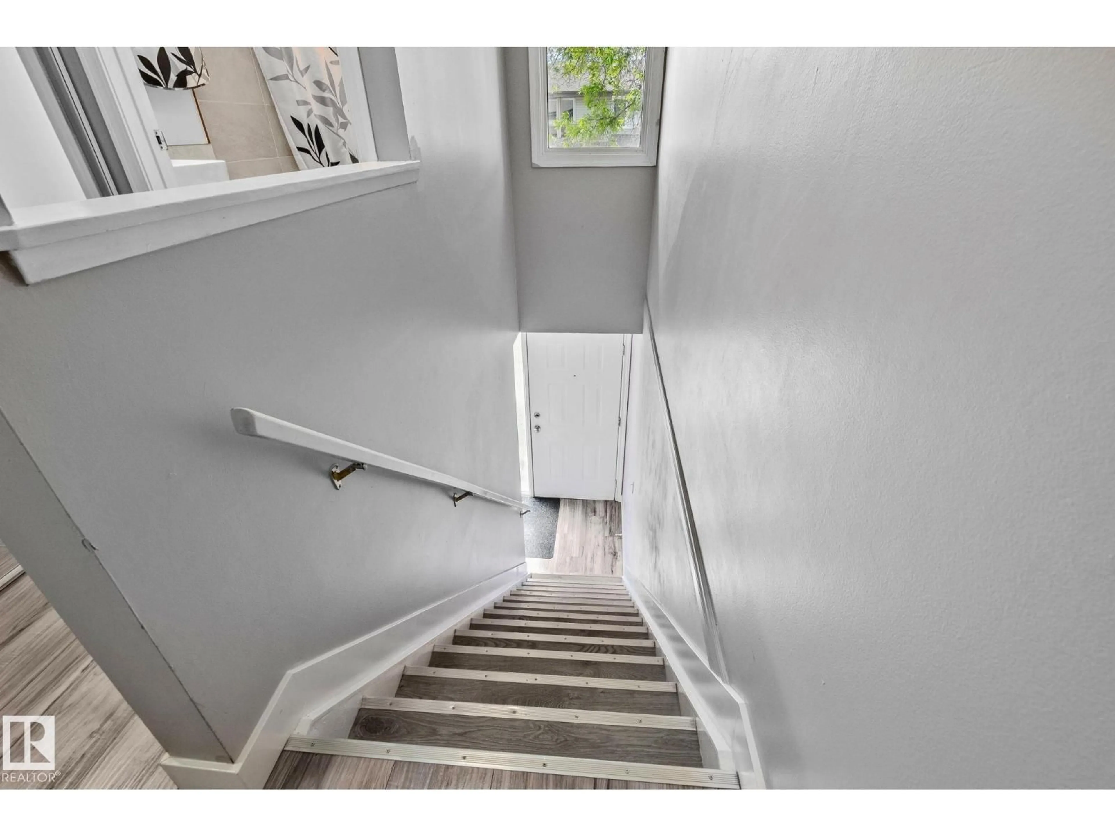 Stairs for 41 AKINSDALE GD, St. Albert Alberta T8N2W8