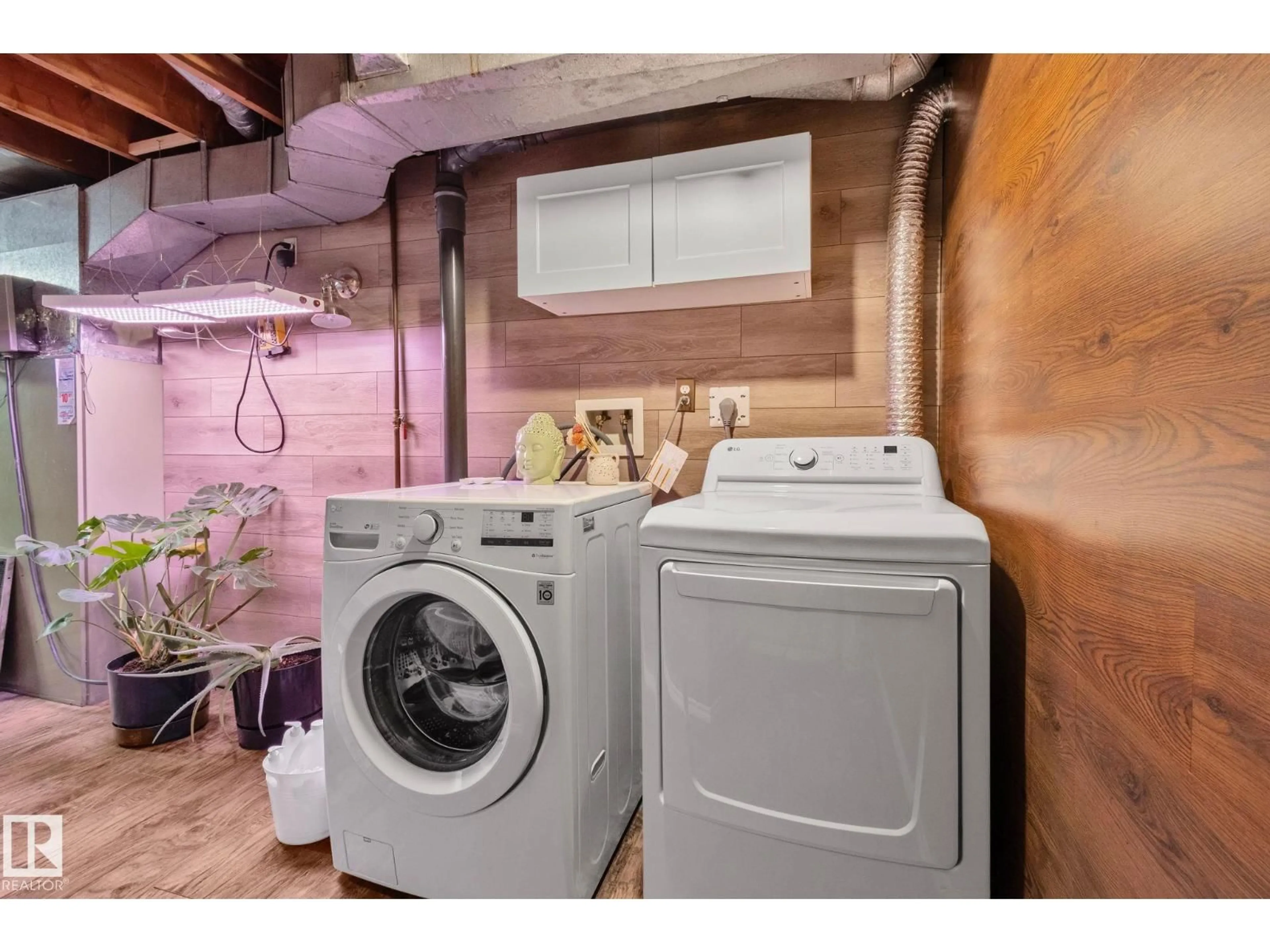 Laundry room for 41 AKINSDALE GD, St. Albert Alberta T8N2W8