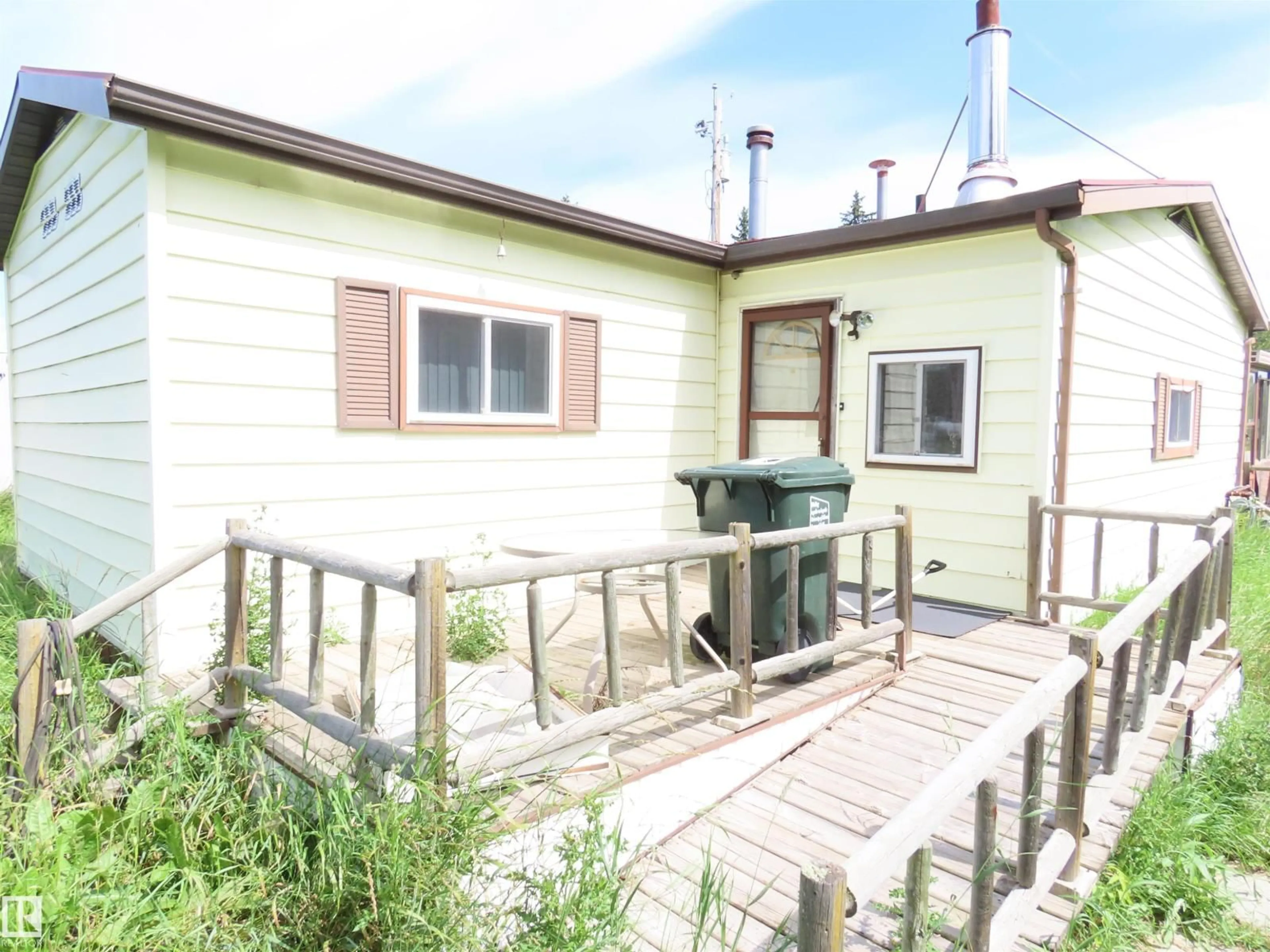 Patio, street for 100 56102 RGE ROAD 53, Rural Lac Ste. Anne County Alberta T0E1V0