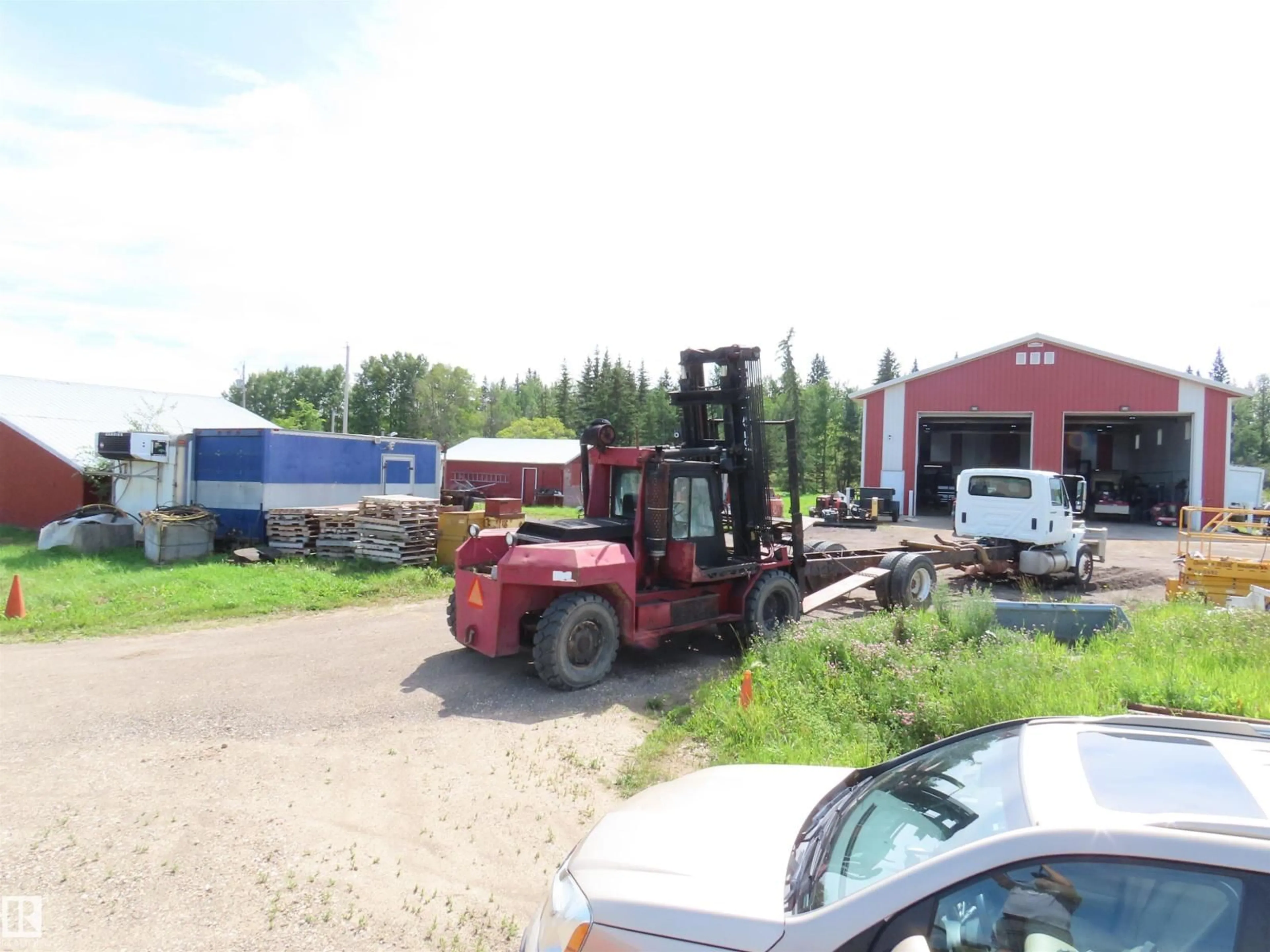 Parking for 100 56102 RGE ROAD 53, Rural Lac Ste. Anne County Alberta T0E1V0