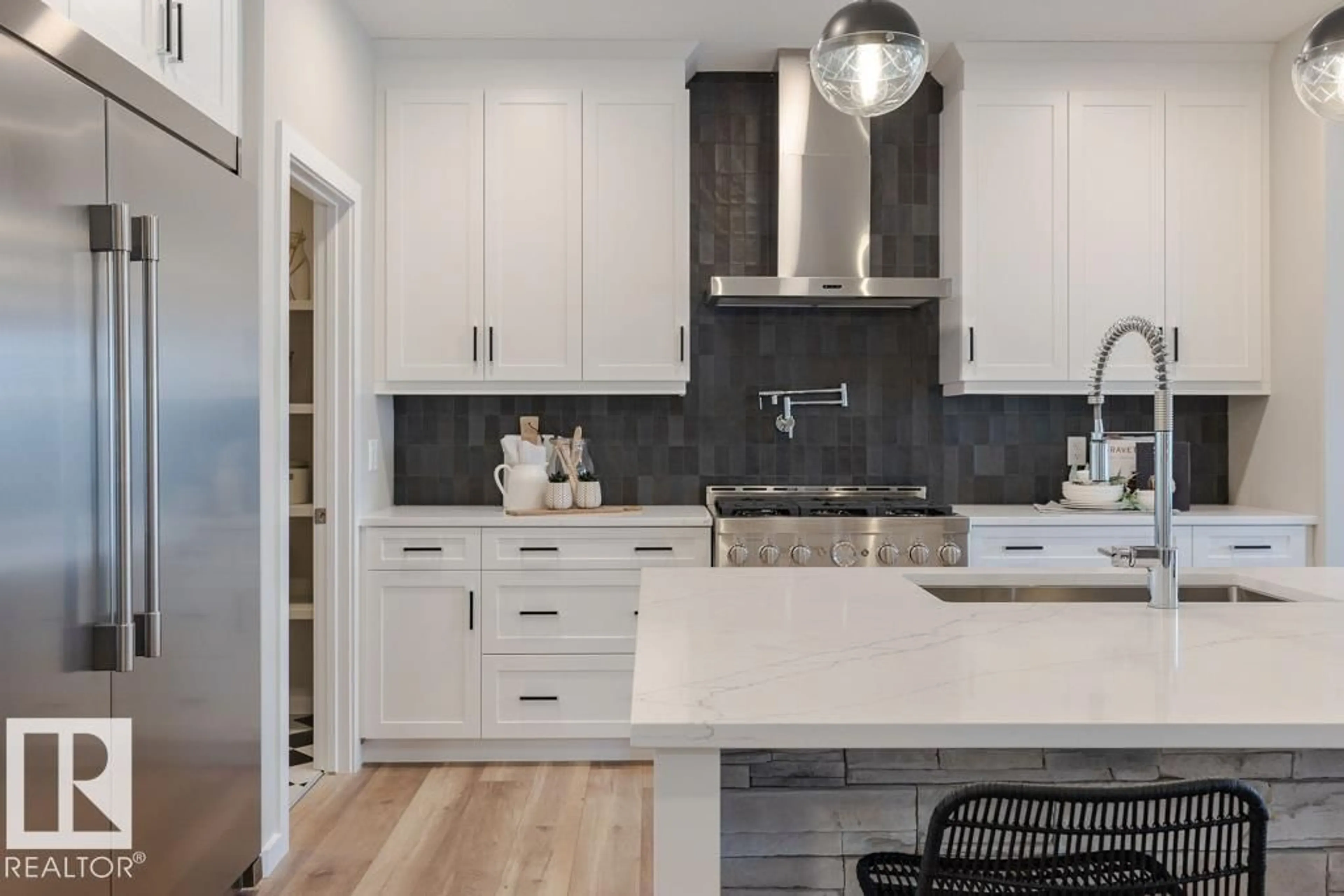 Contemporary kitchen, unknown for 113 STILES BEND, Leduc Alberta T9E1N8