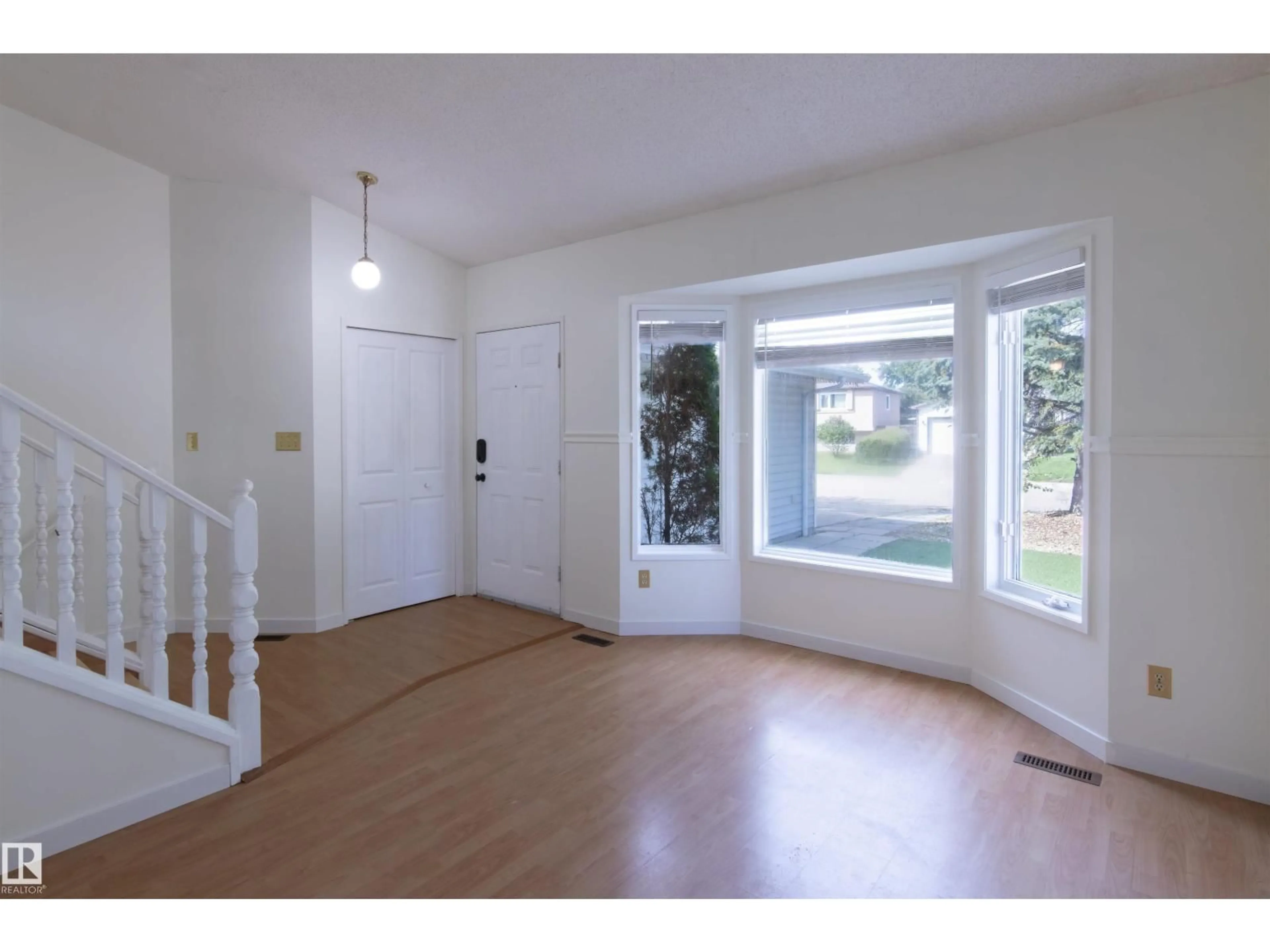 Indoor entryway for NW - 4903 11A AV, Edmonton Alberta T6L6C6
