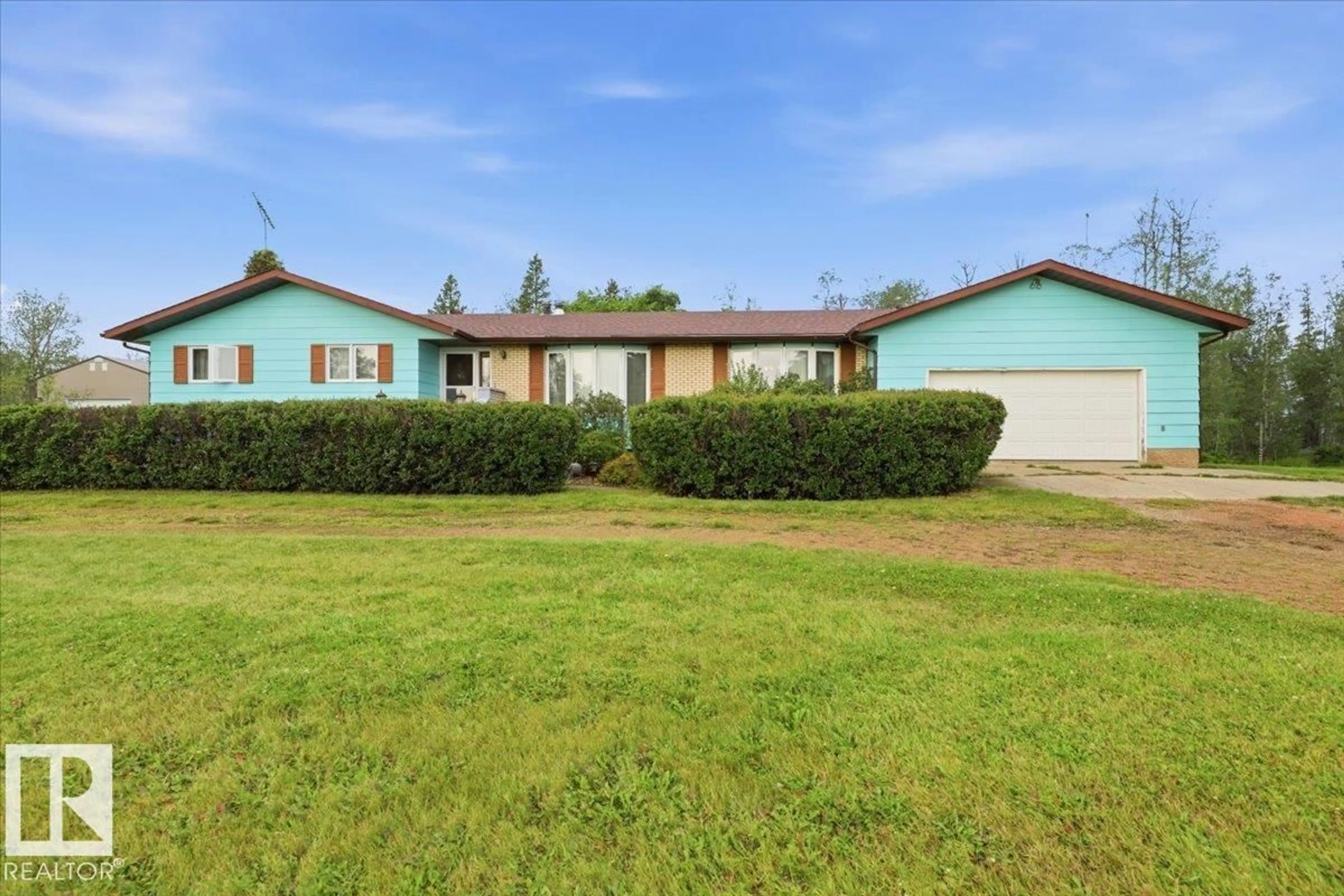 A pic from outside/outdoor area/front of a property/back of a property/a pic from drone, street for 470036 RGE ROAD 24, Rural Wetaskiwin County Alberta T0C2V0