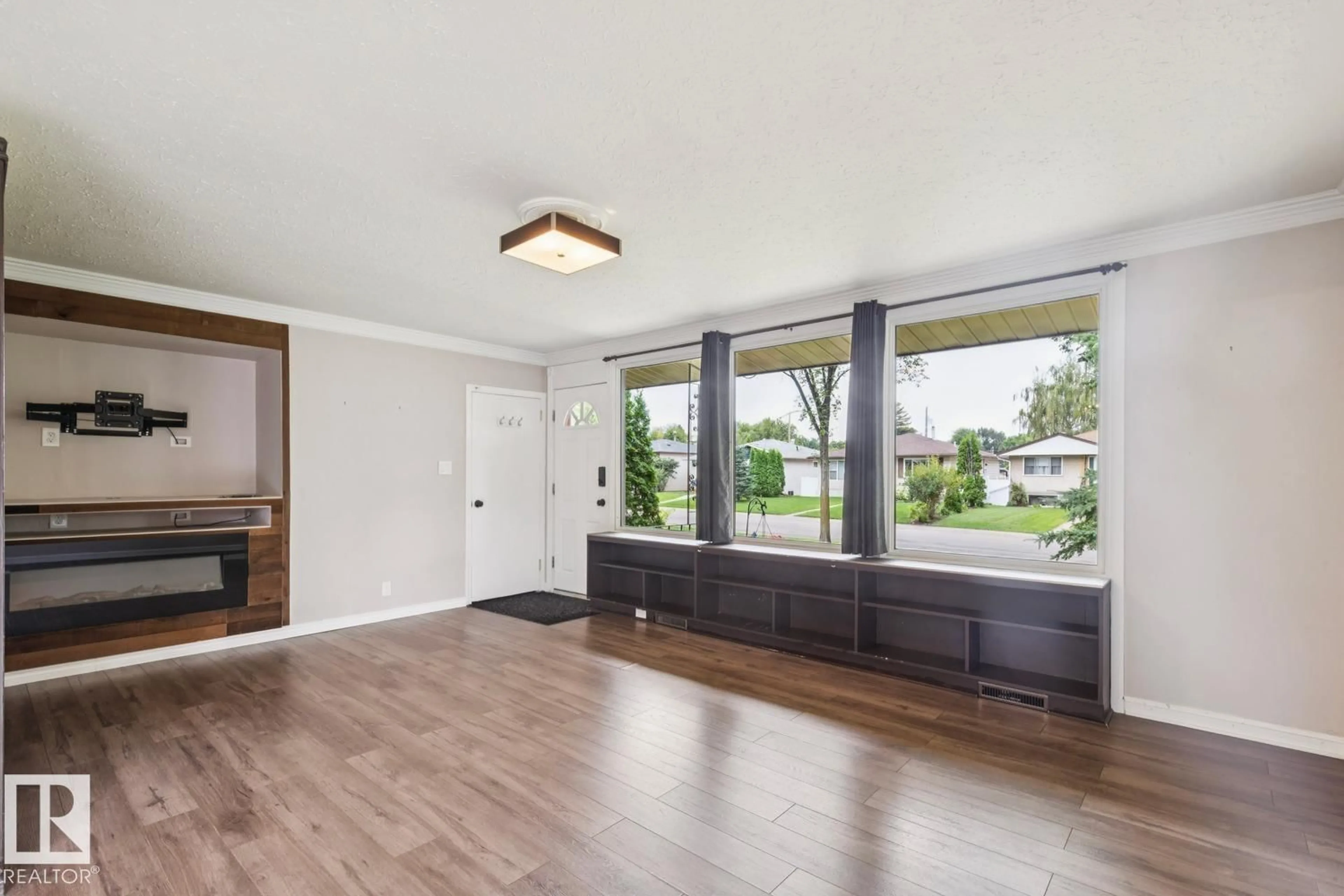 Indoor entryway for NW - 10151 71 ST, Edmonton Alberta T6A2V6