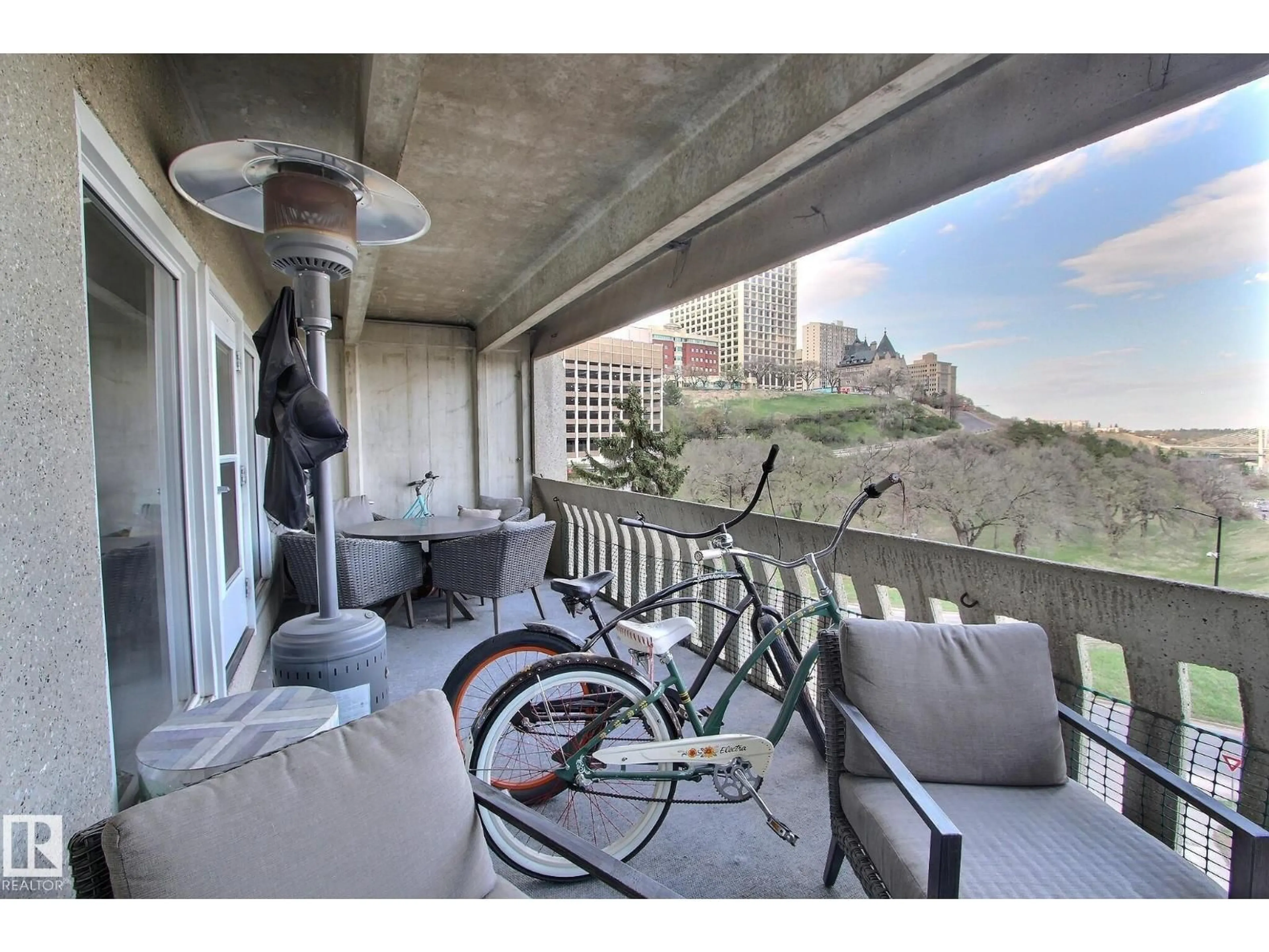 Patio, unknown for 9918 - 508 101 ST, Edmonton Alberta T5K2L1