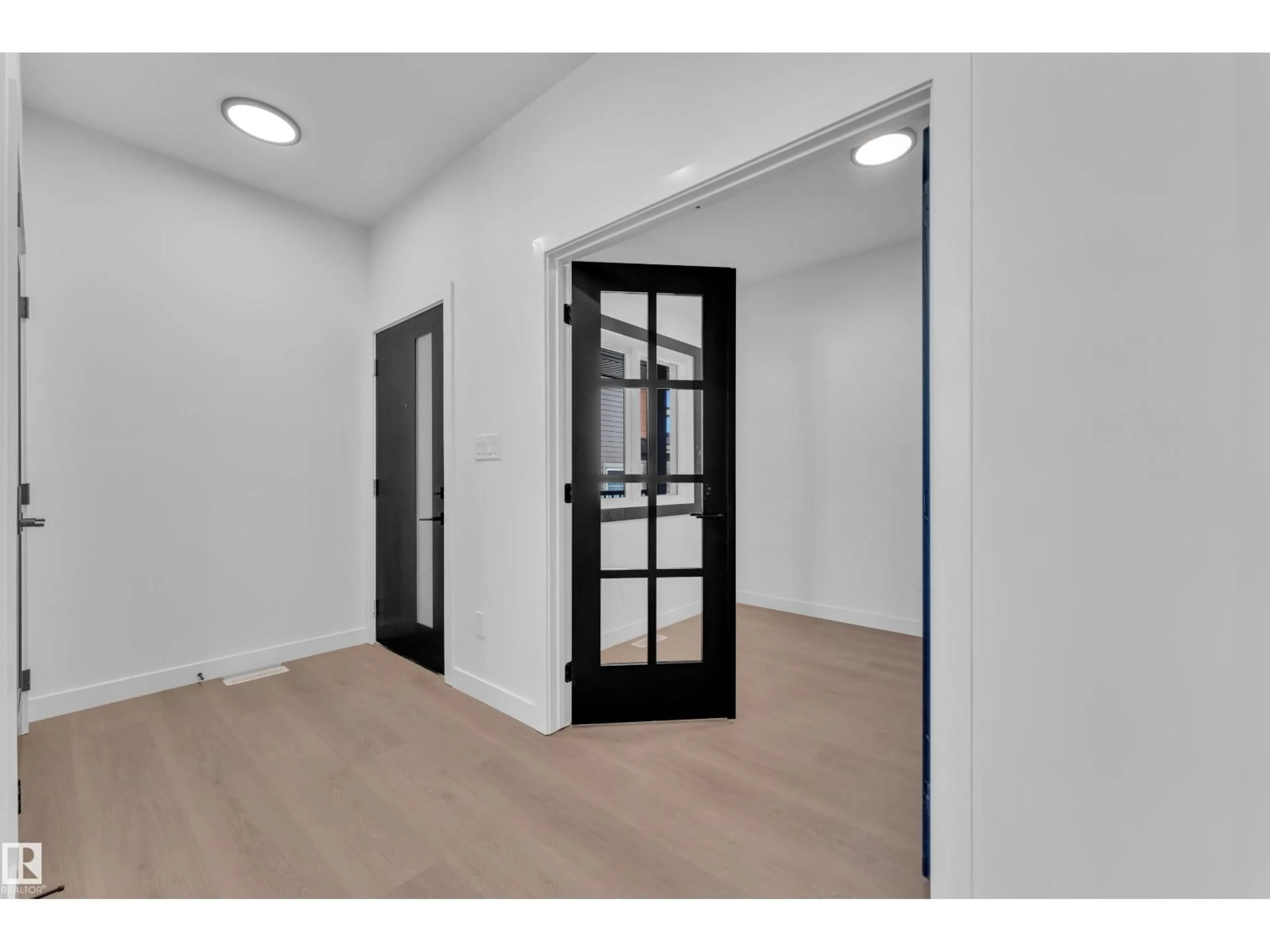 Indoor foyer for 5 GRAYSON GR, Stony Plain Alberta T7Z0P3