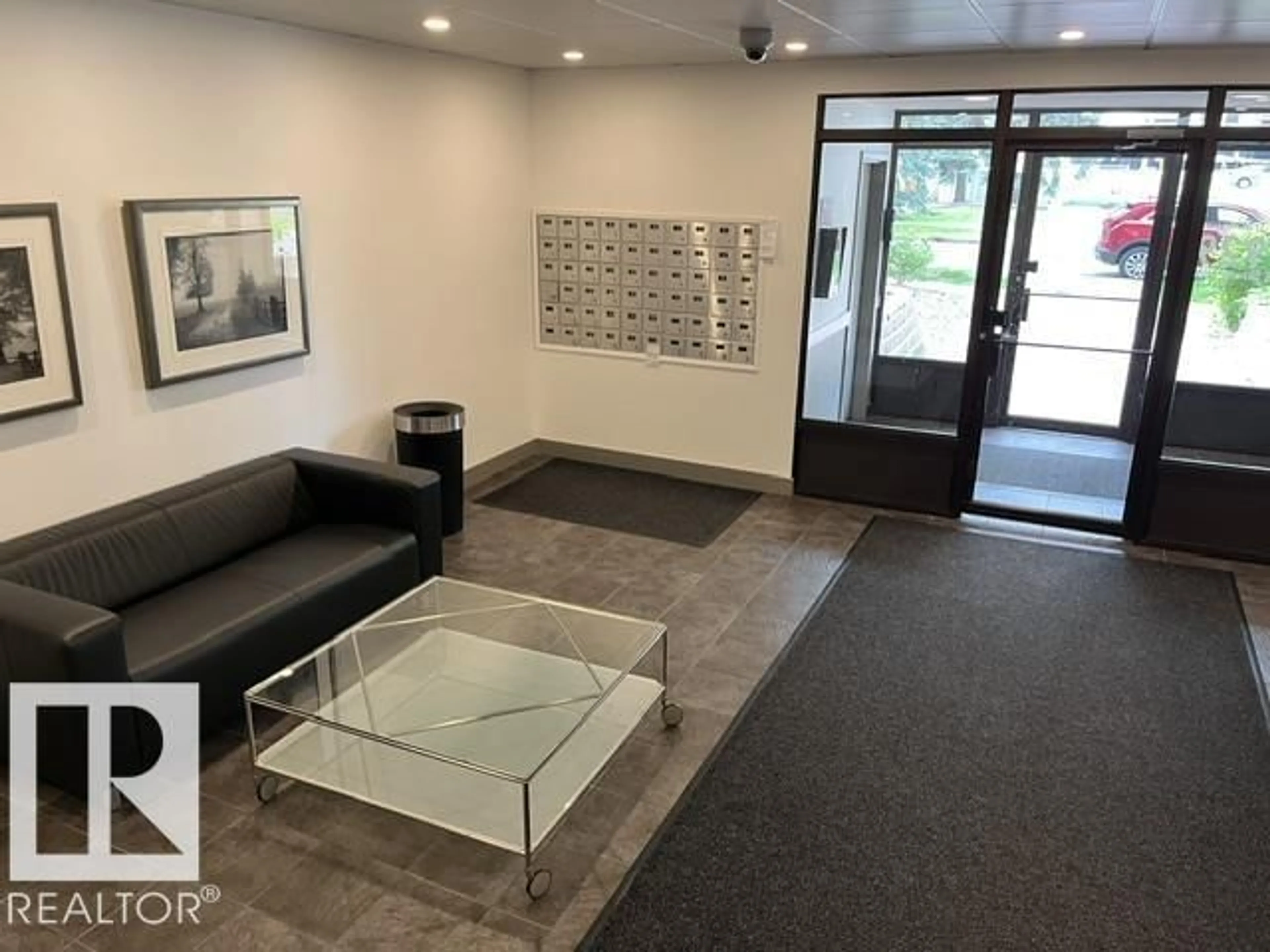 Indoor foyer for 202 - 9929 113 ST, Edmonton Alberta T5K2N9