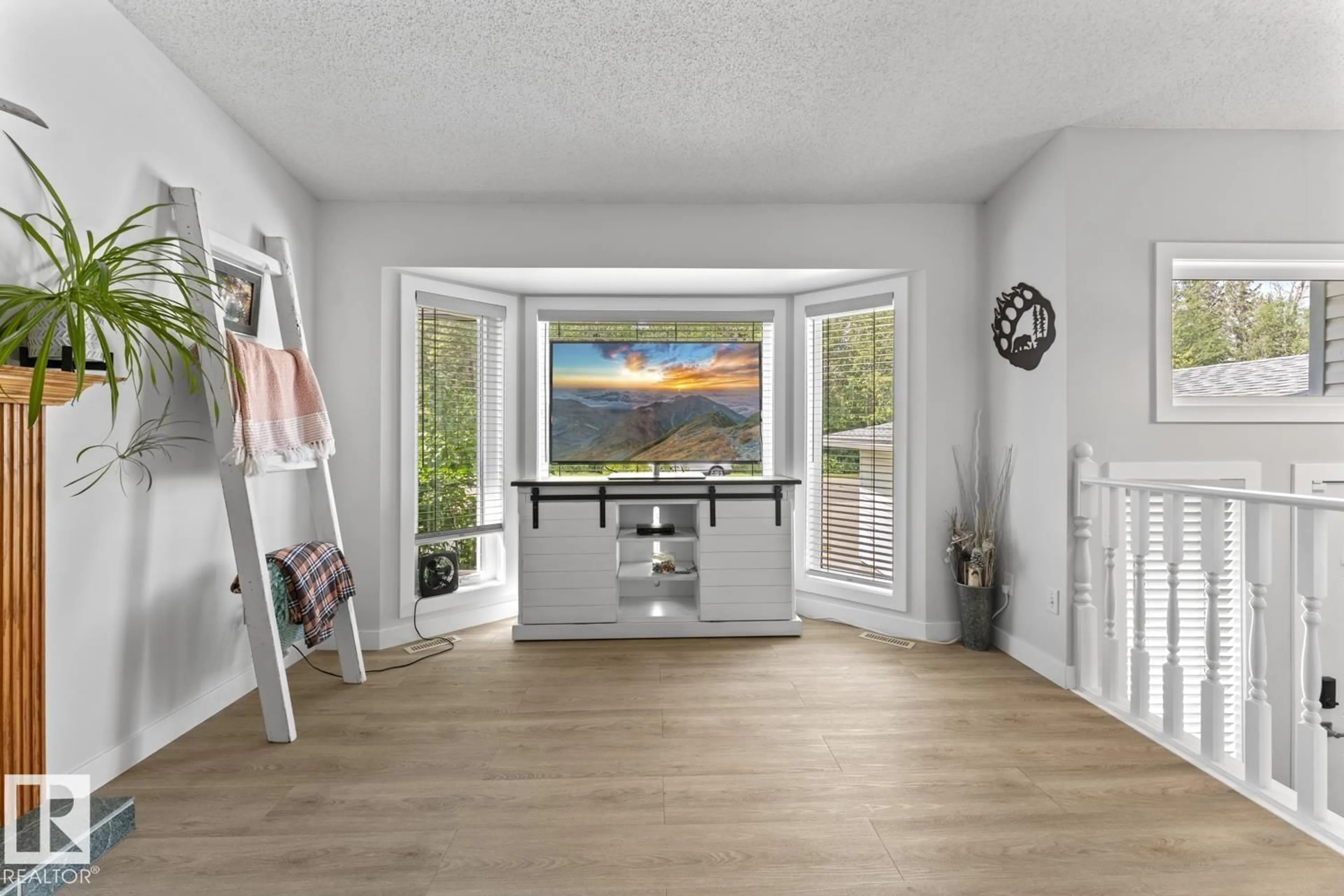 Indoor entryway for 1004 12 ST, Cold Lake Alberta T9M1K2
