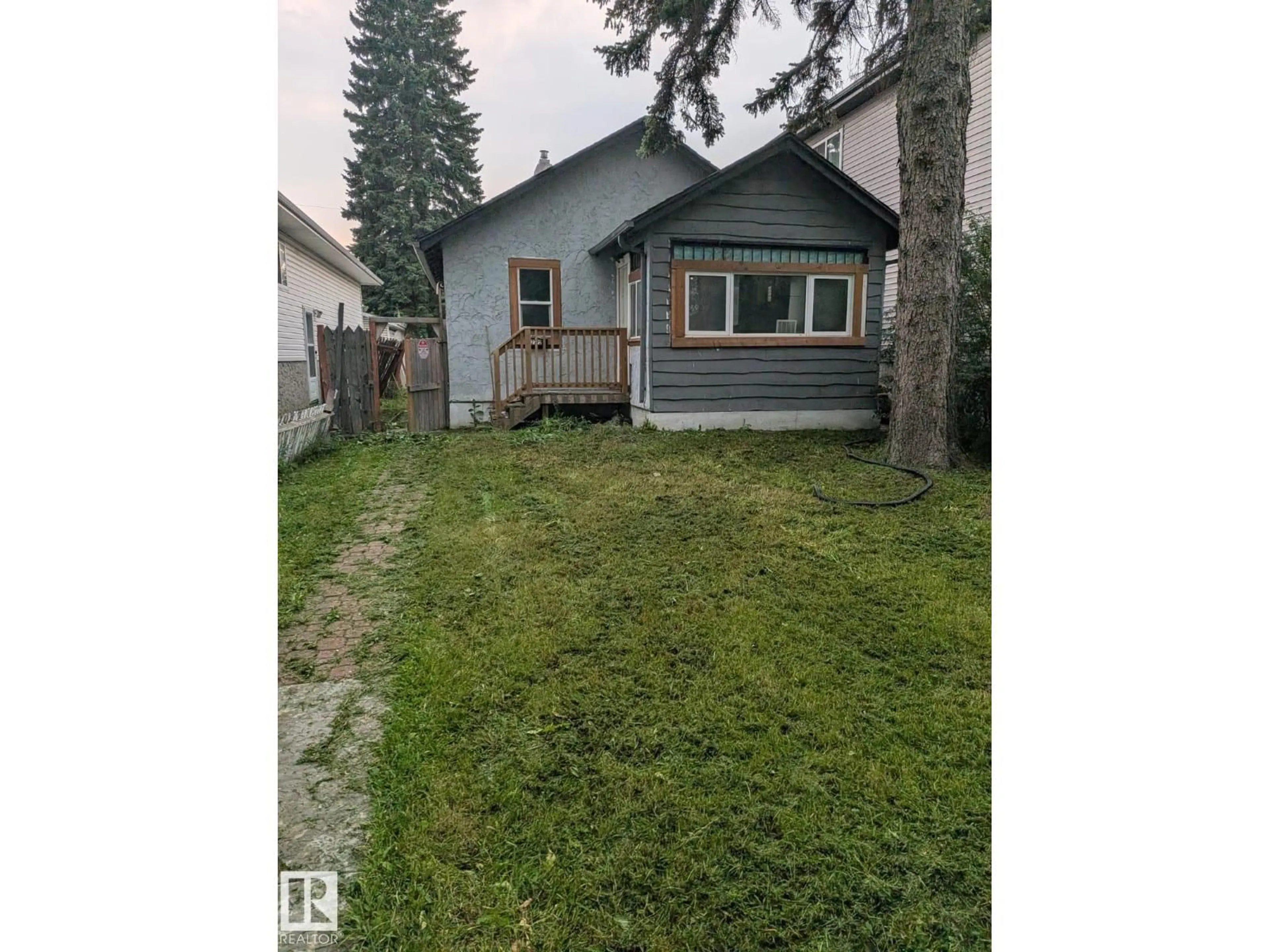 Shed for 12722 116 ST, Edmonton Alberta T5E5H2
