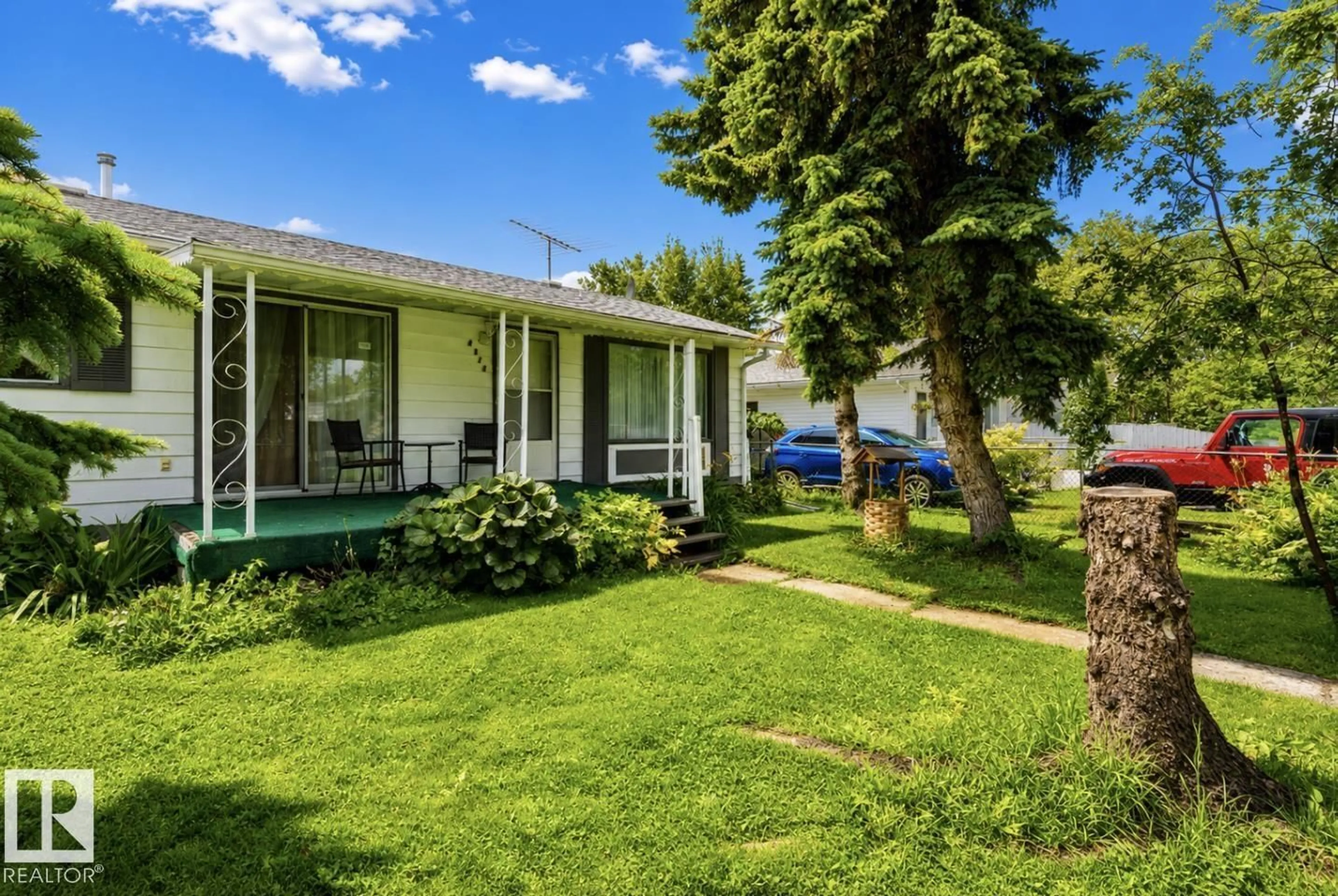 Patio, street for 4924 56 ST, Rural Lac Ste. Anne County Alberta T5Z3Y3