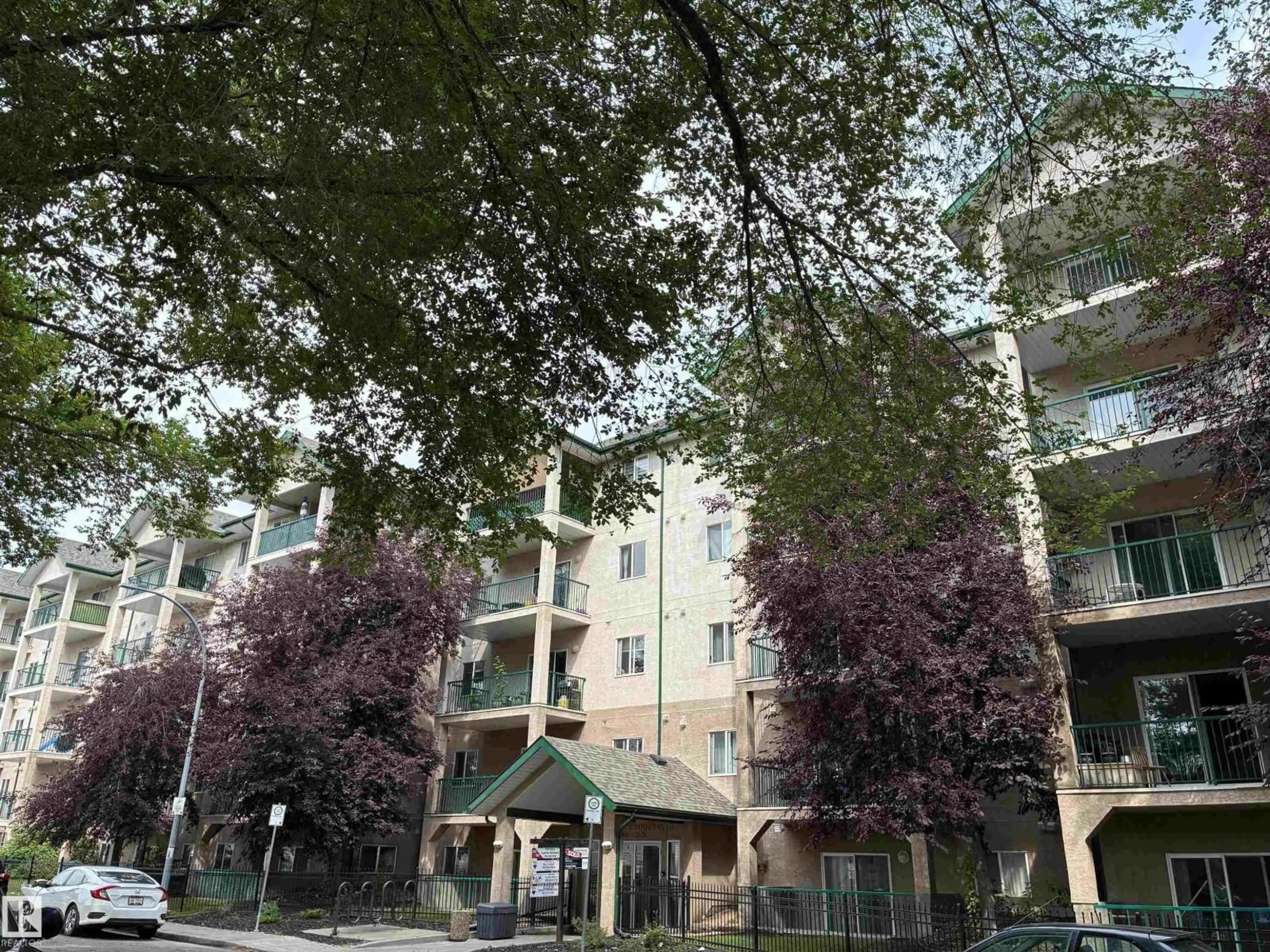 Patio, street for 231 - 11325 83 ST, Edmonton Alberta T5B4W5