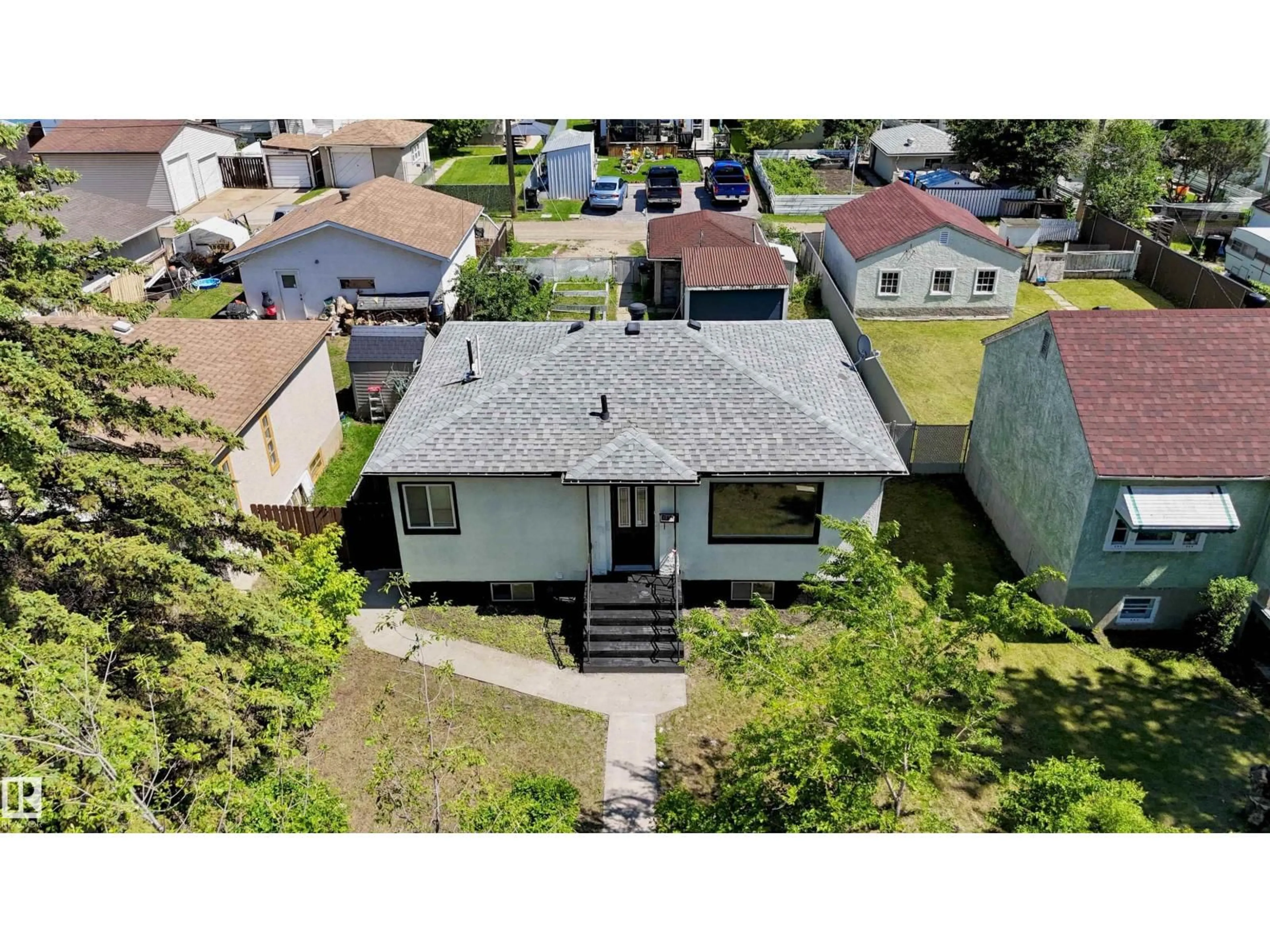 A pic from outside/outdoor area/front of a property/back of a property/a pic from drone, street for NW - 11927 68 ST, Edmonton Alberta T5B1P8