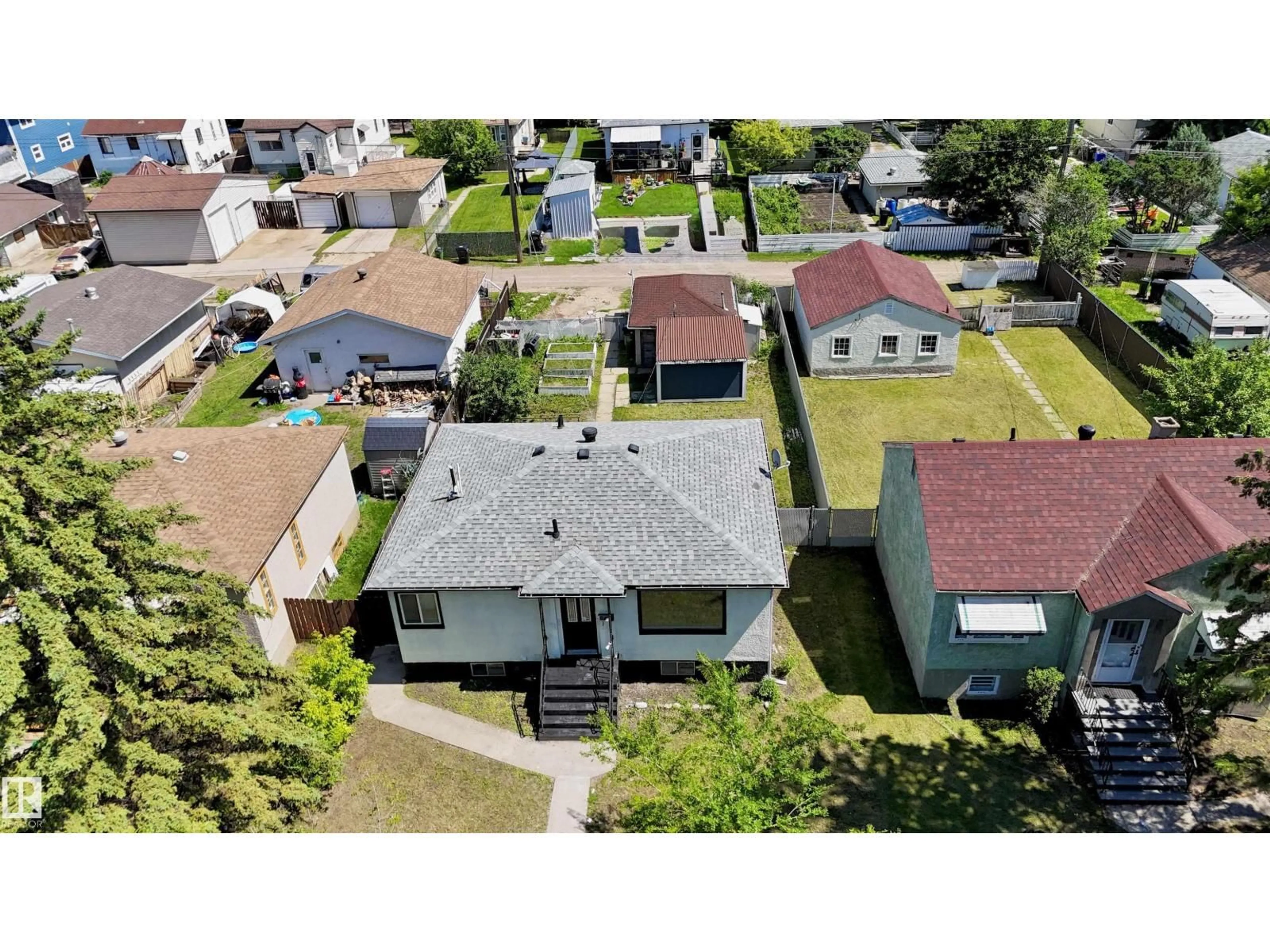 A pic from outside/outdoor area/front of a property/back of a property/a pic from drone, street for NW - 11927 68 ST, Edmonton Alberta T5B1P8