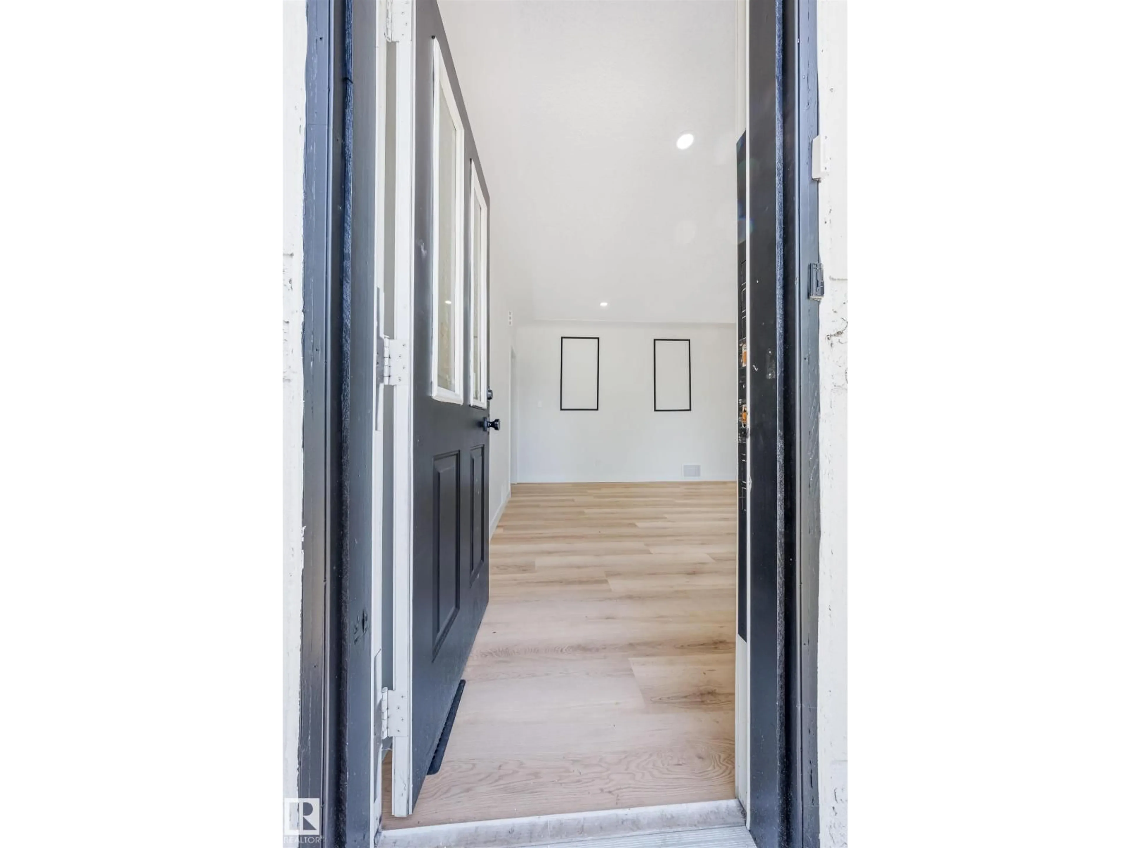 Indoor entryway for NW - 11927 68 ST, Edmonton Alberta T5B1P8
