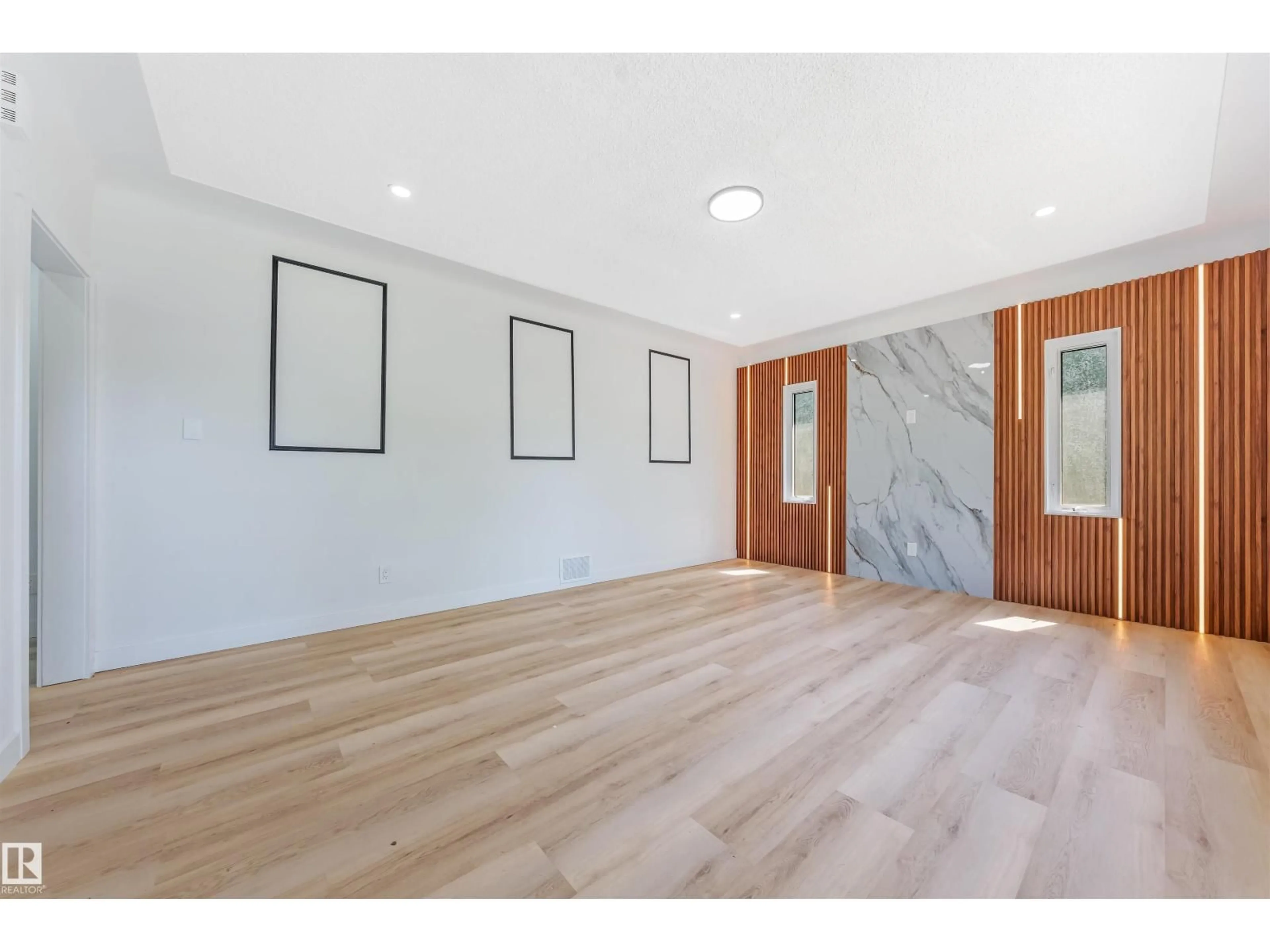 Indoor entryway for NW - 11927 68 ST, Edmonton Alberta T5B1P8