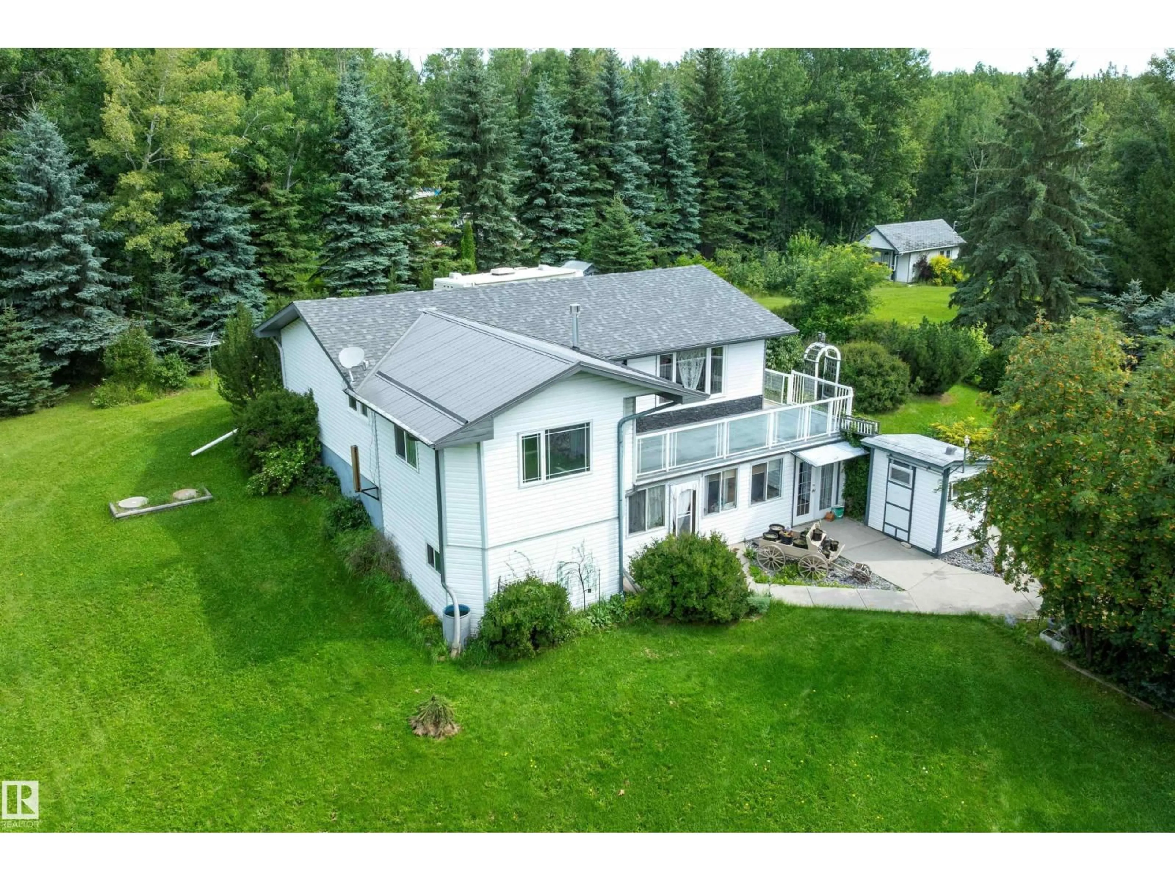 A pic from outside/outdoor area/front of a property/back of a property/a pic from drone, unknown for 52502 - 104 RGE ROAD 25, Rural Parkland County Alberta T7Y2M2